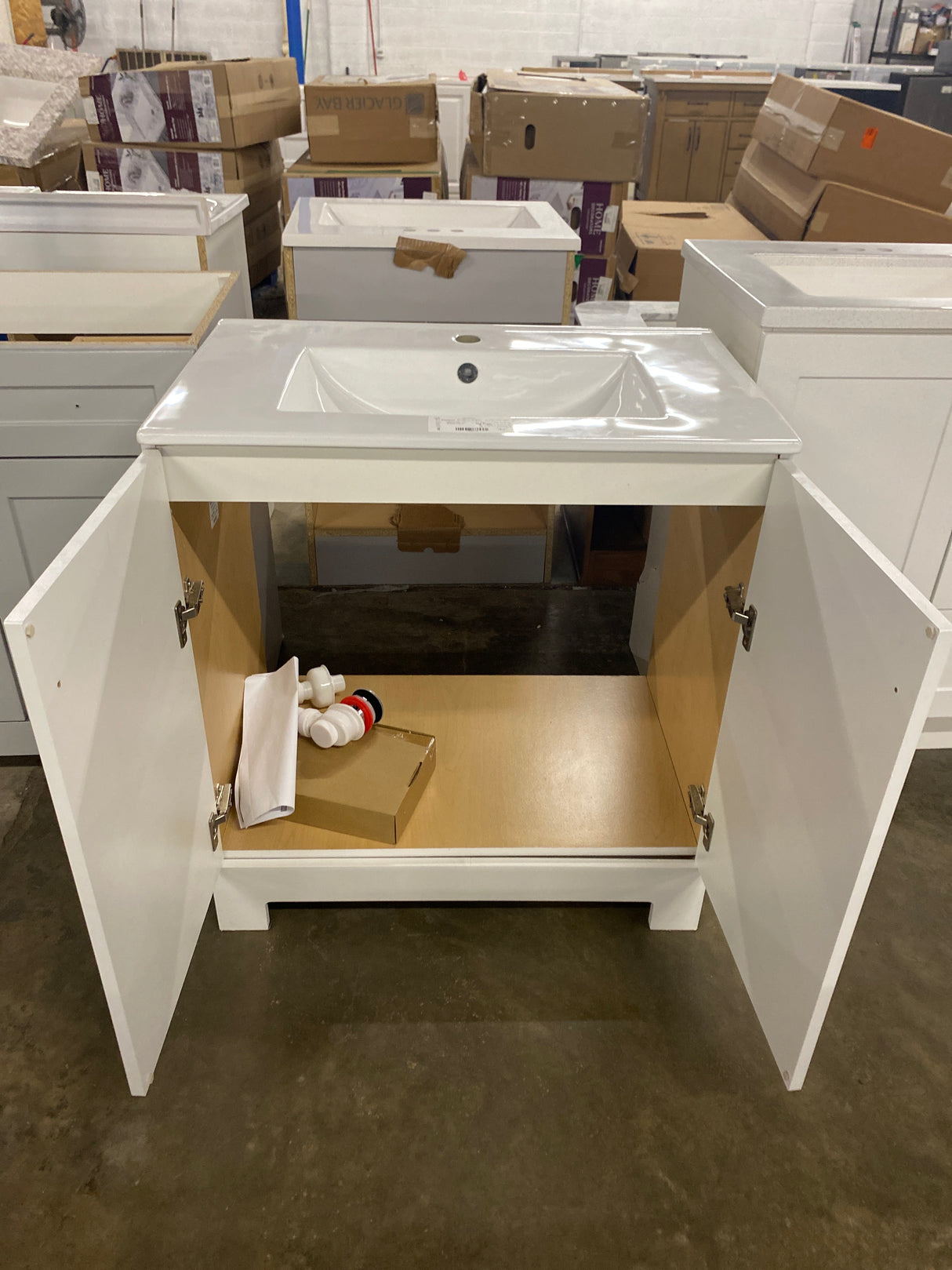Everdean 31 in. W x 19 in. D x 34 in. H Single Sink Freestanding Bath Vanity in White with White Cultured Marble Top