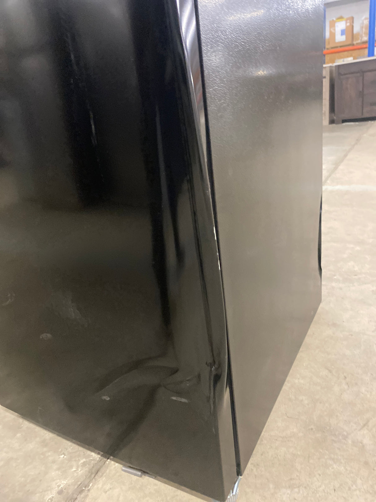 10.1 cu. ft. Top Freezer Refrigerator in Black