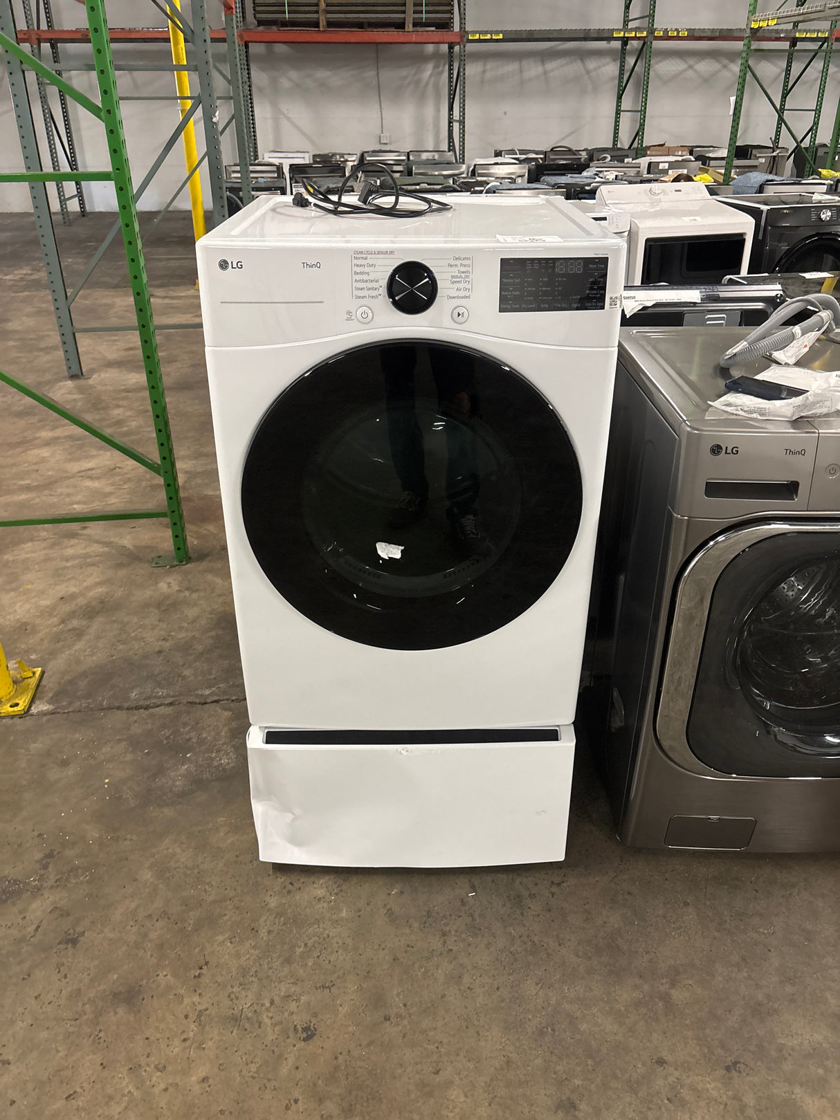 LG 7.4 cu. ft. ELECTRIC Dryer with TurboSteam and Built-In Intelligence