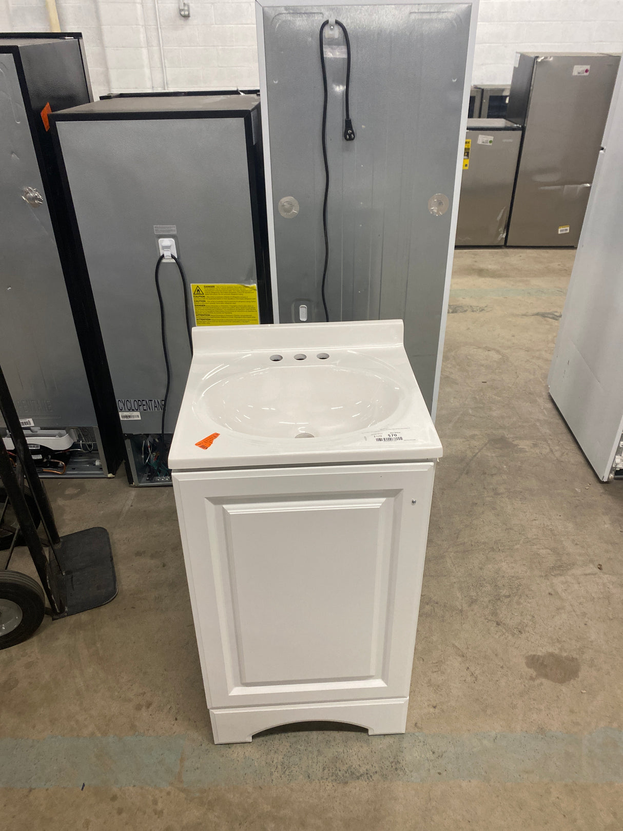 19 in. W x 18 in. D x 34 in. H Single Sink Freestanding Bath Vanity in White with White Cultured Marble Top