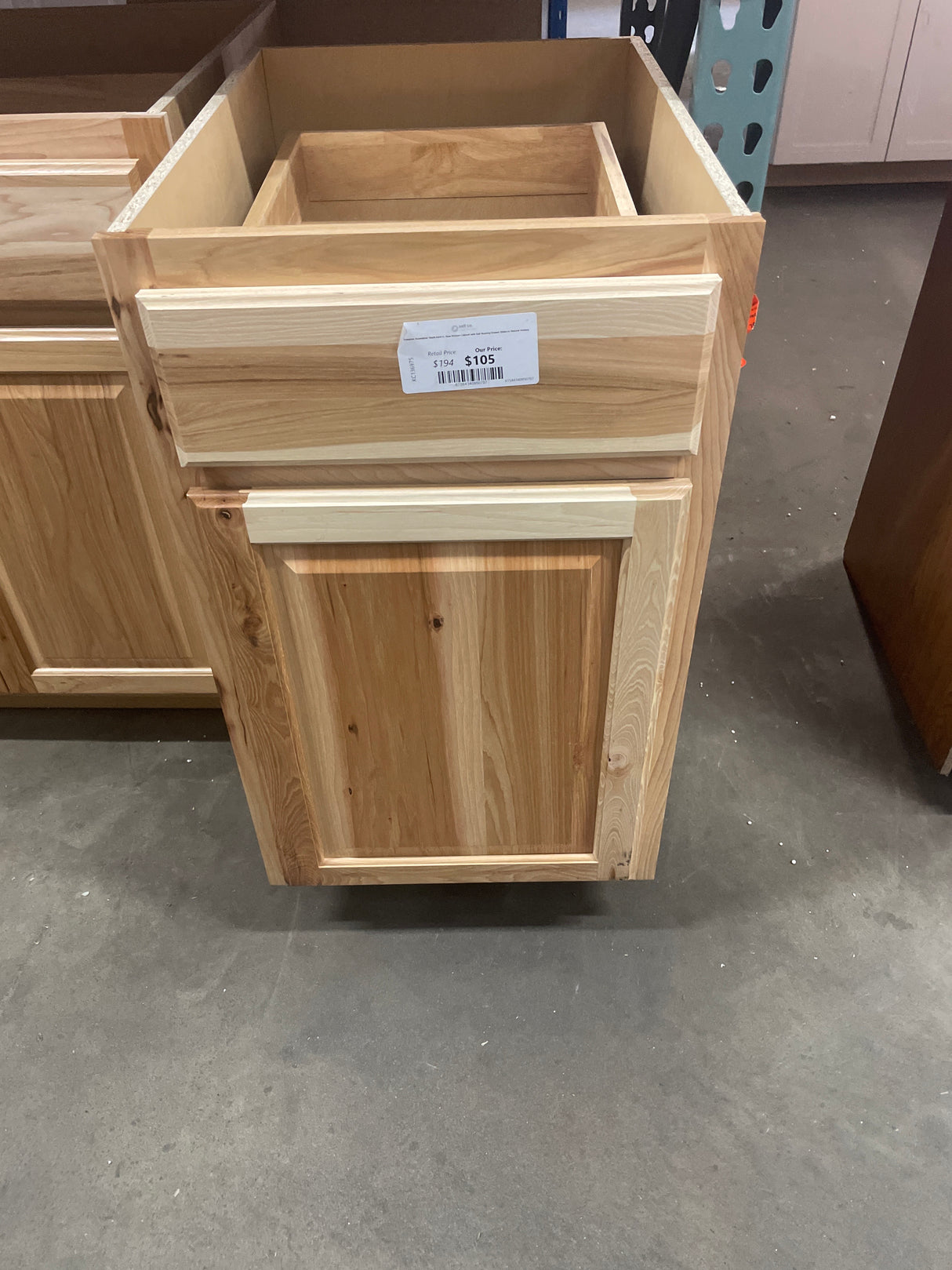 Hampton Assembled 18x34.5x24 in. Base Kitchen Cabinet with Ball-Bearing Drawer Glides in Natural Hickory