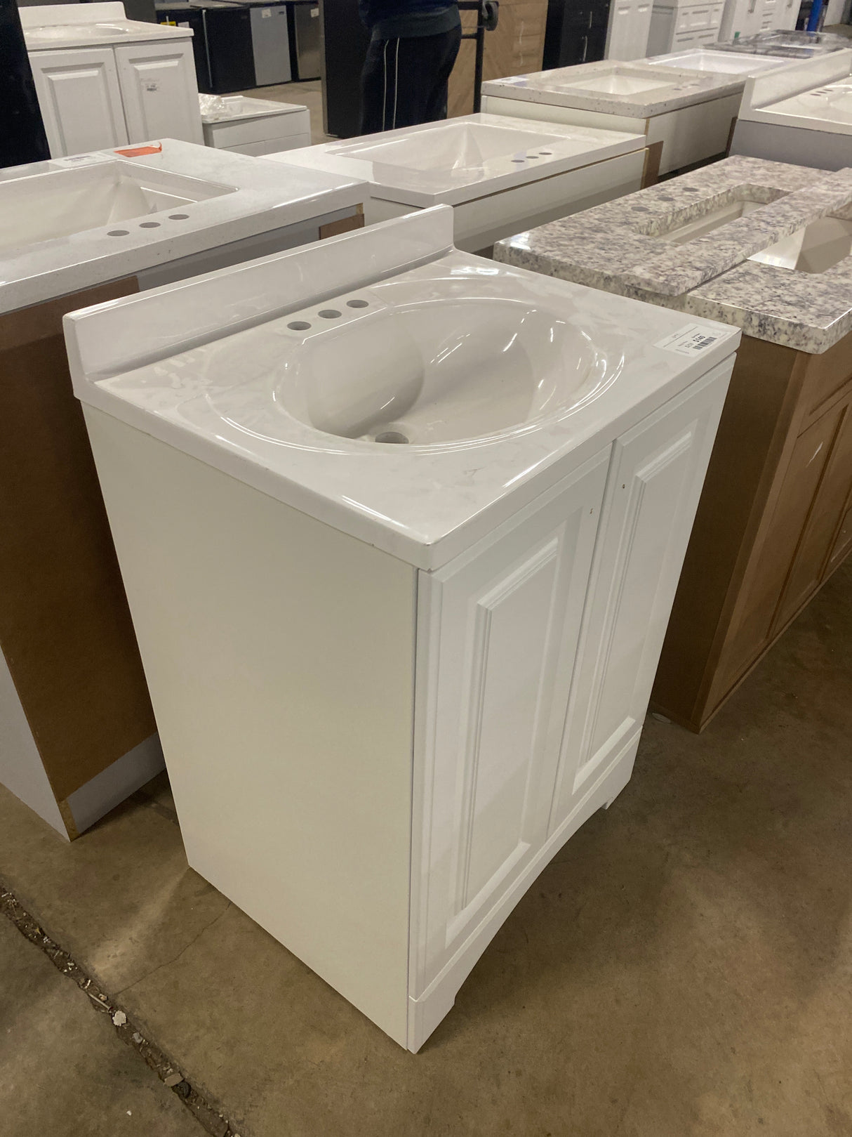 Everdean 25 in. W x 19 in. D x 34 in. H Single Sink Freestanding Bath Vanity in White with White Cultured Marble Top