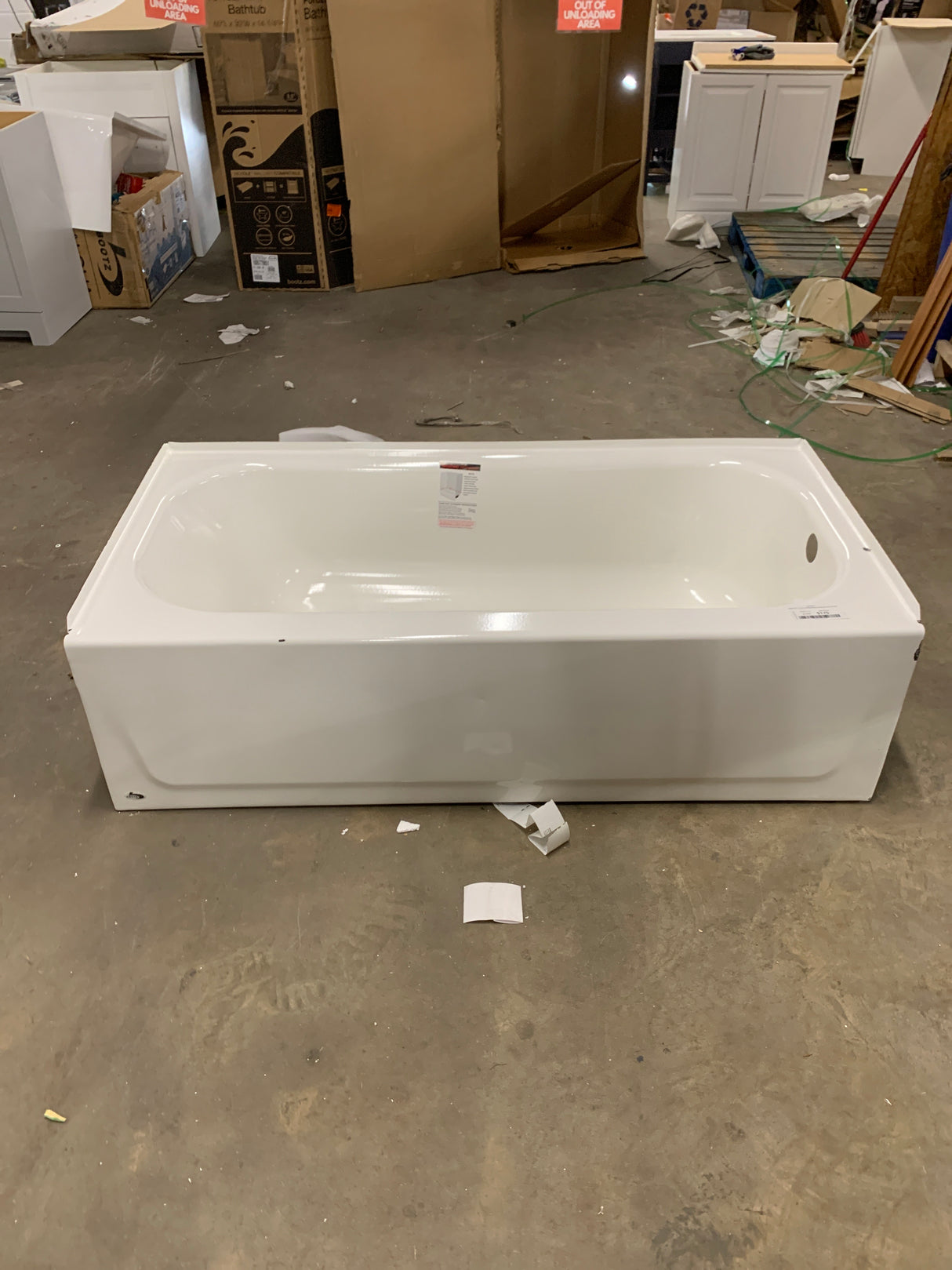 Maui 60 in. x 30 in. Soaking Bathtub with Right Drain in White