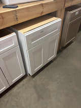 Arlington Vesper White Plywood Shaker Stock Assembled Base Kitchen Cabinet Soft Close 27 in. W x 24 in. D x 34.5 in. H
