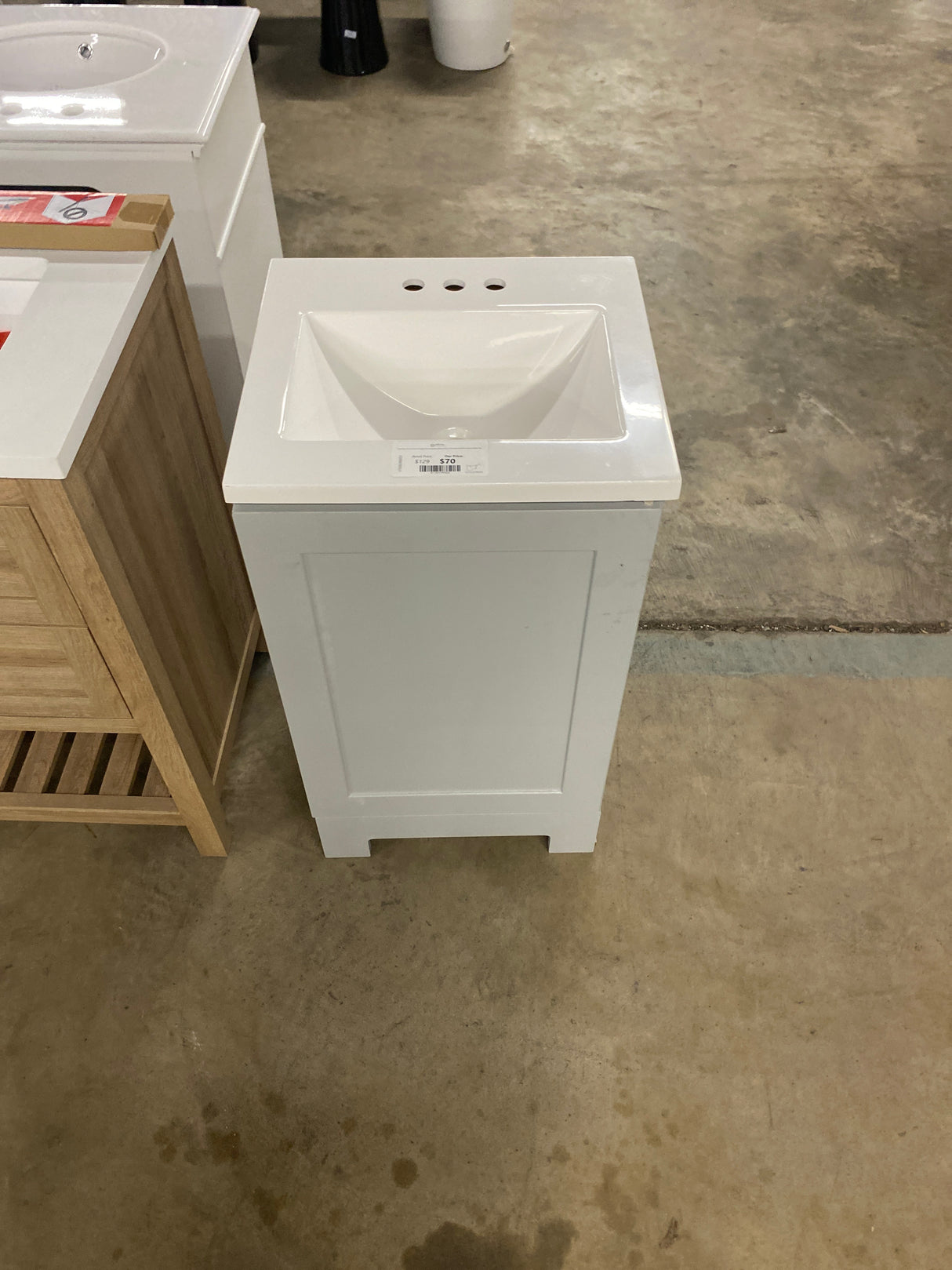 18 in. W x 17 in. D x 33 in. H Single Sink Freestanding Bath Vanity in Pearl Gray with White Cultured Marble Top