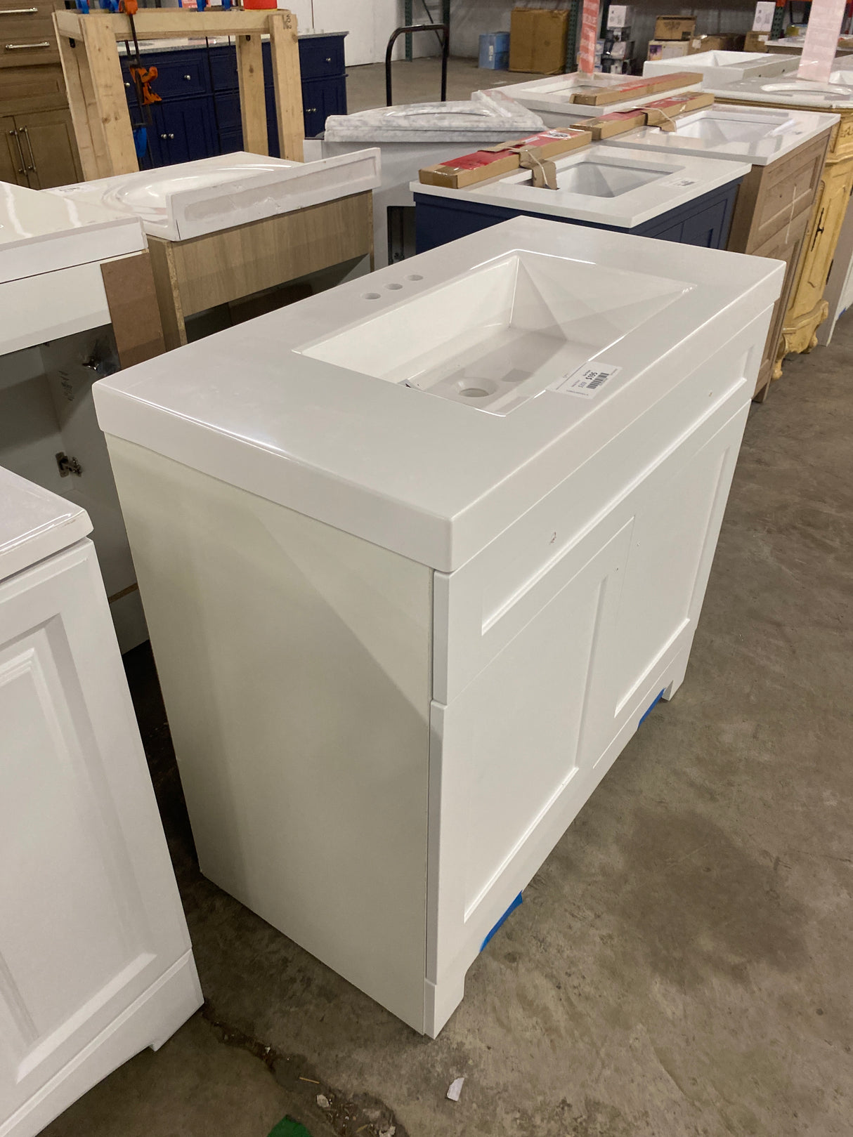 Everdean 37 in. W x 19 in. D x 34 in. H Single Sink Freestanding Bath Vanity in White with White Cultured Marble Top