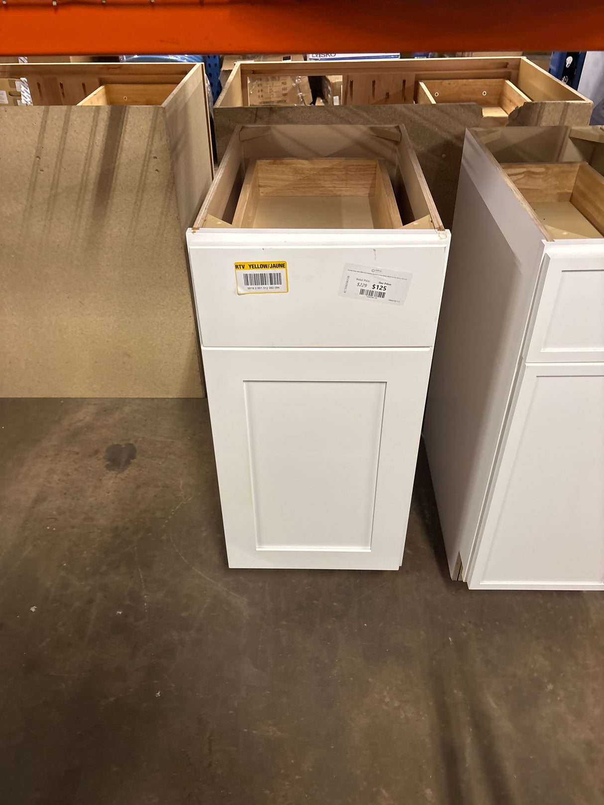 Avondale Shaker Alpine White Quick Assemble Plywood 15 in Base Kitchen Cabinet (15 in W x 24 in D x 34.5 in H)