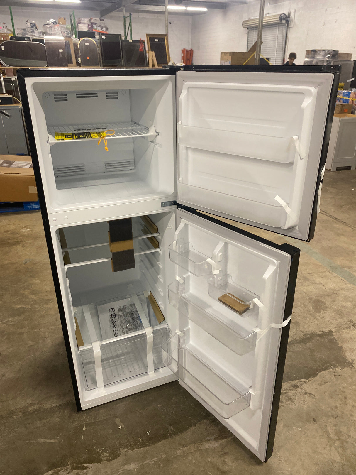 10.1 cu. ft. Top Freezer Refrigerator in Black