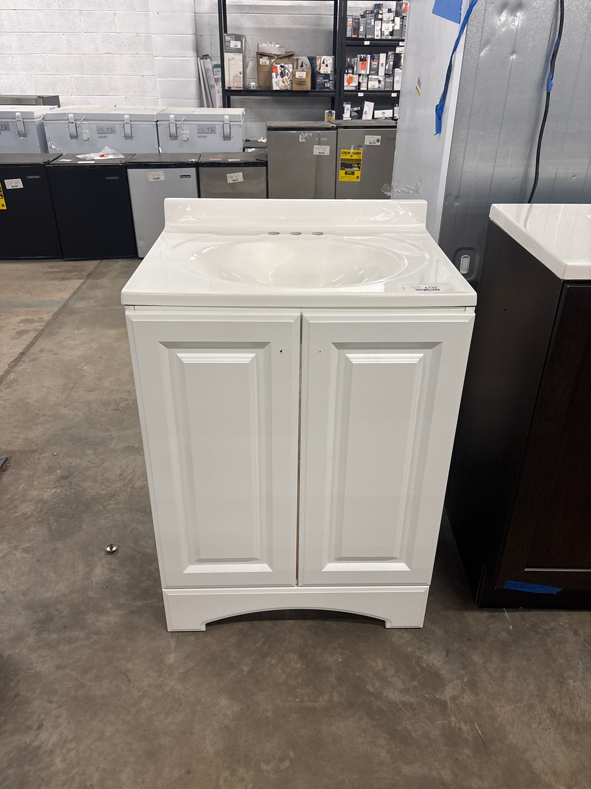 Everdean 25 in. W x 19 in. D x 34 in. H Single Sink Freestanding Bath Vanity in White with White Cultured Marble Top