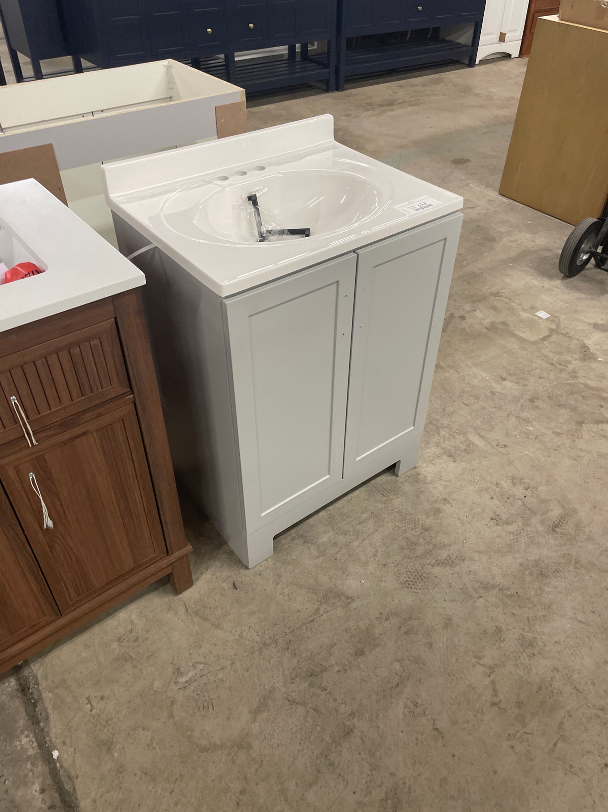 Oakley 25 in. Single Sink Pearl Gray Bath Vanity with White Cultured Marble Top (Assembled)