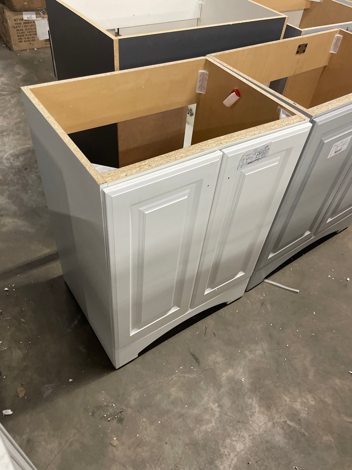 Everdean 25 in. W x 19 in. D x 34 in. H Single Sink Freestanding Bath Vanity in White with White Cultured Marble Top