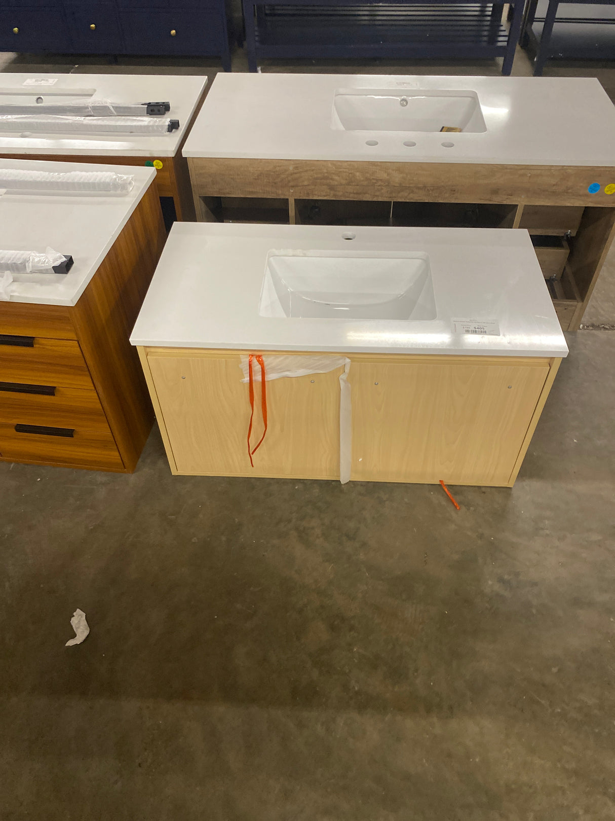 Madison Avenue Vanity 2Dr 36x18x33.5 VW top in Maple