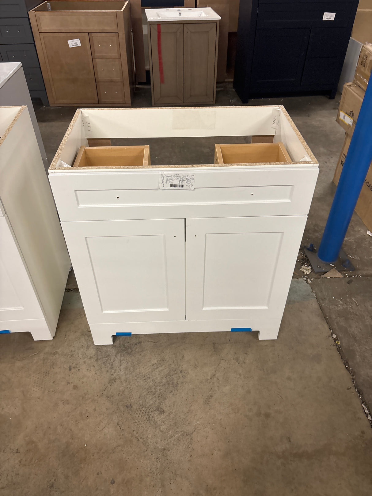 Everdean 31 in. W x 19 in. D x 34 in. H Single Sink Freestanding Bath Vanity in White with Without Top