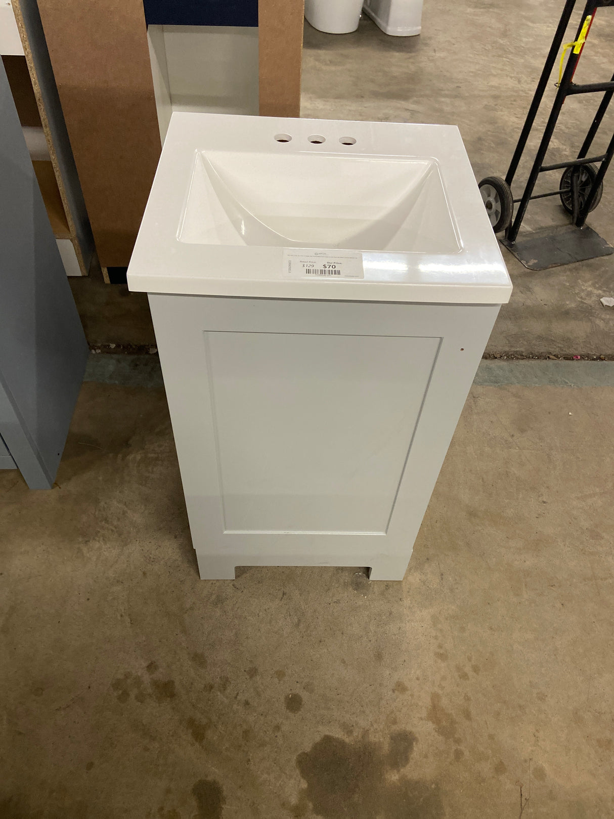 18 in. W x 17 in. D x 33 in. H Single Sink Freestanding Bath Vanity in Pearl Gray with White Cultured Marble Top