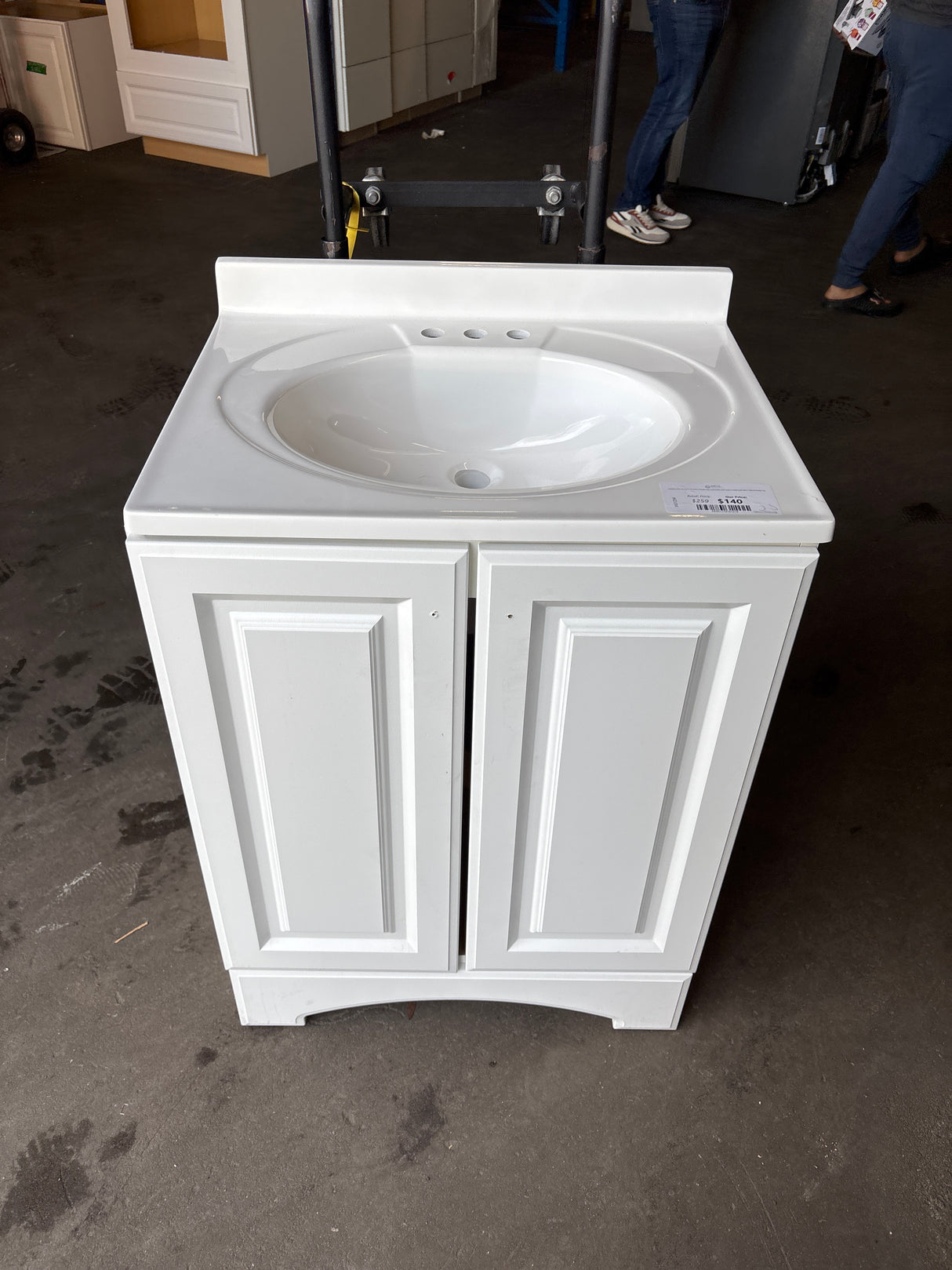 Everdean 25 in. W x 19 in. D x 34 in. H Single Sink Freestanding Bath Vanity in White with White Cultured Marble Top