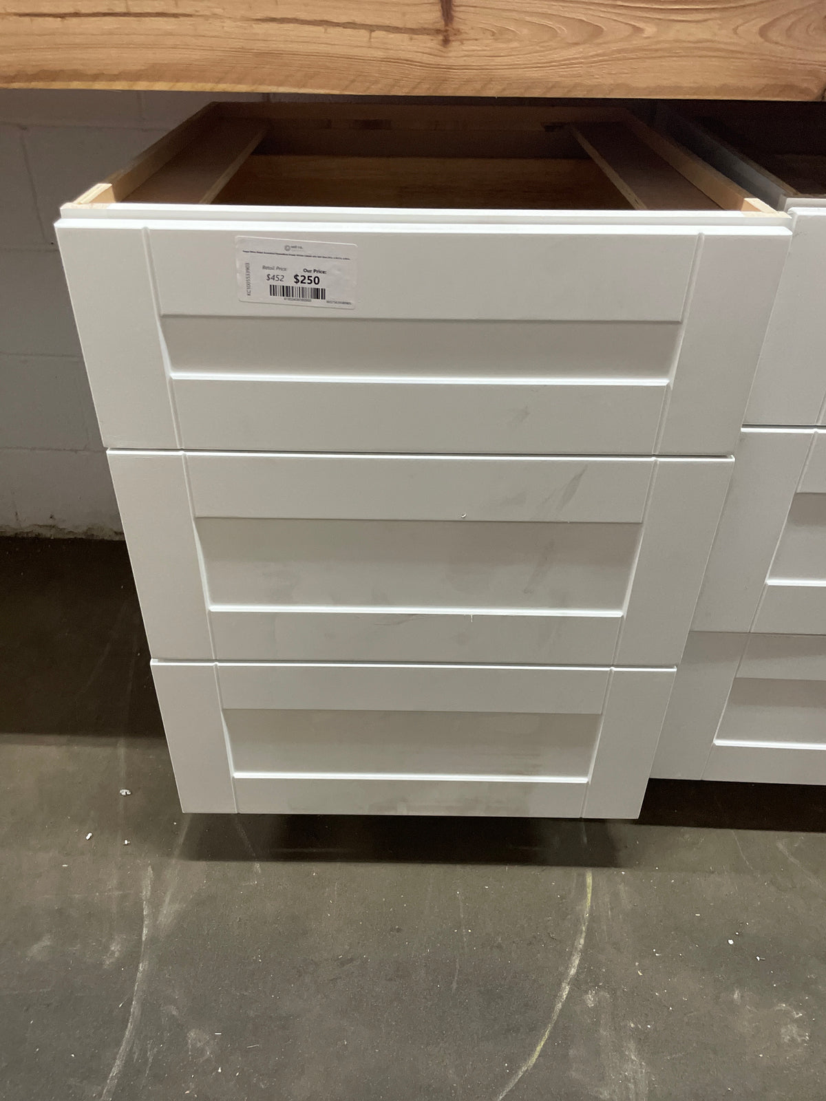 Vesper White Shaker Assembled PlywoodBase Drawer Kitchen Cabinet with Soft Close 24 in. x 34.5 in. x 24 in.