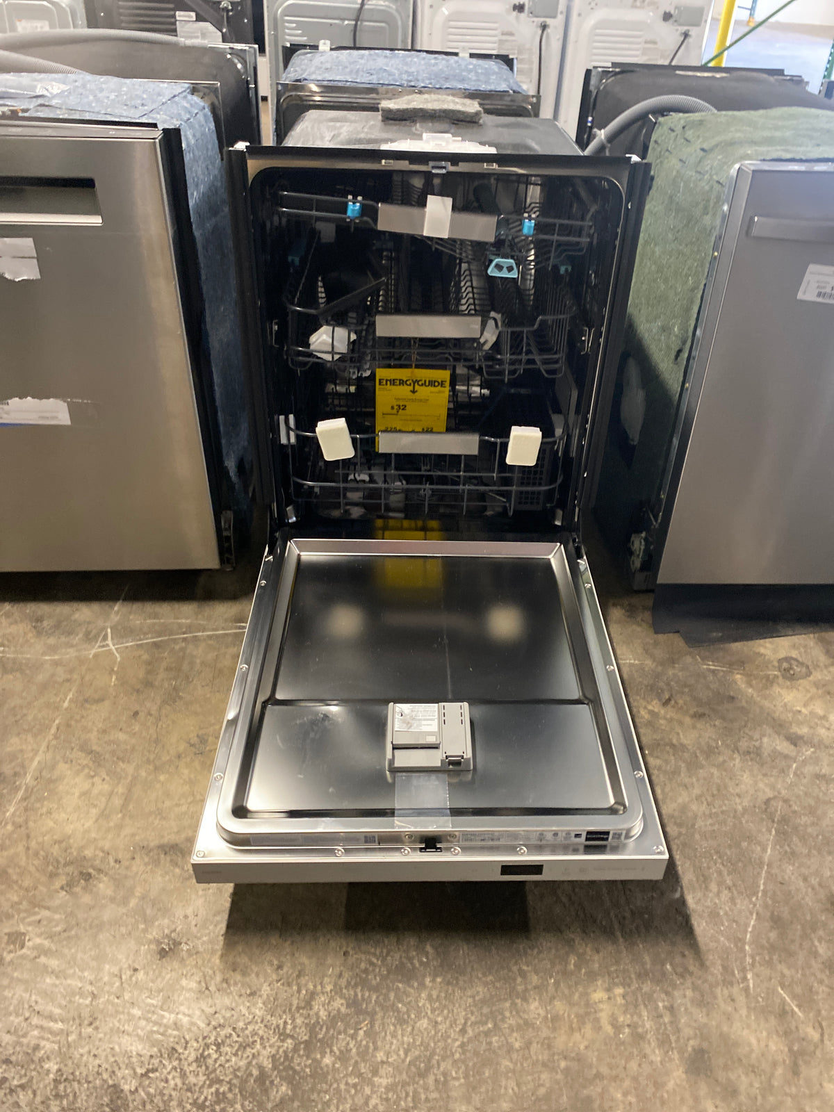 Samsung 38 dBA Bespoke Smart Dishwasher with Recessed Handle and 3rd Rack Washing System