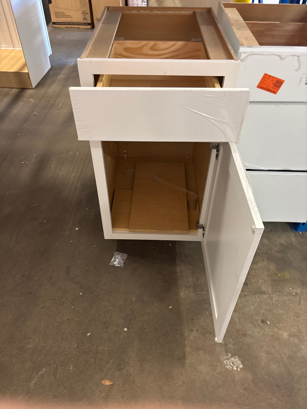Westfield Feather White Shaker Stock Assembled Base Kitchen Cabinet (18 in. W x 23.75 in. D x 35 in. H)