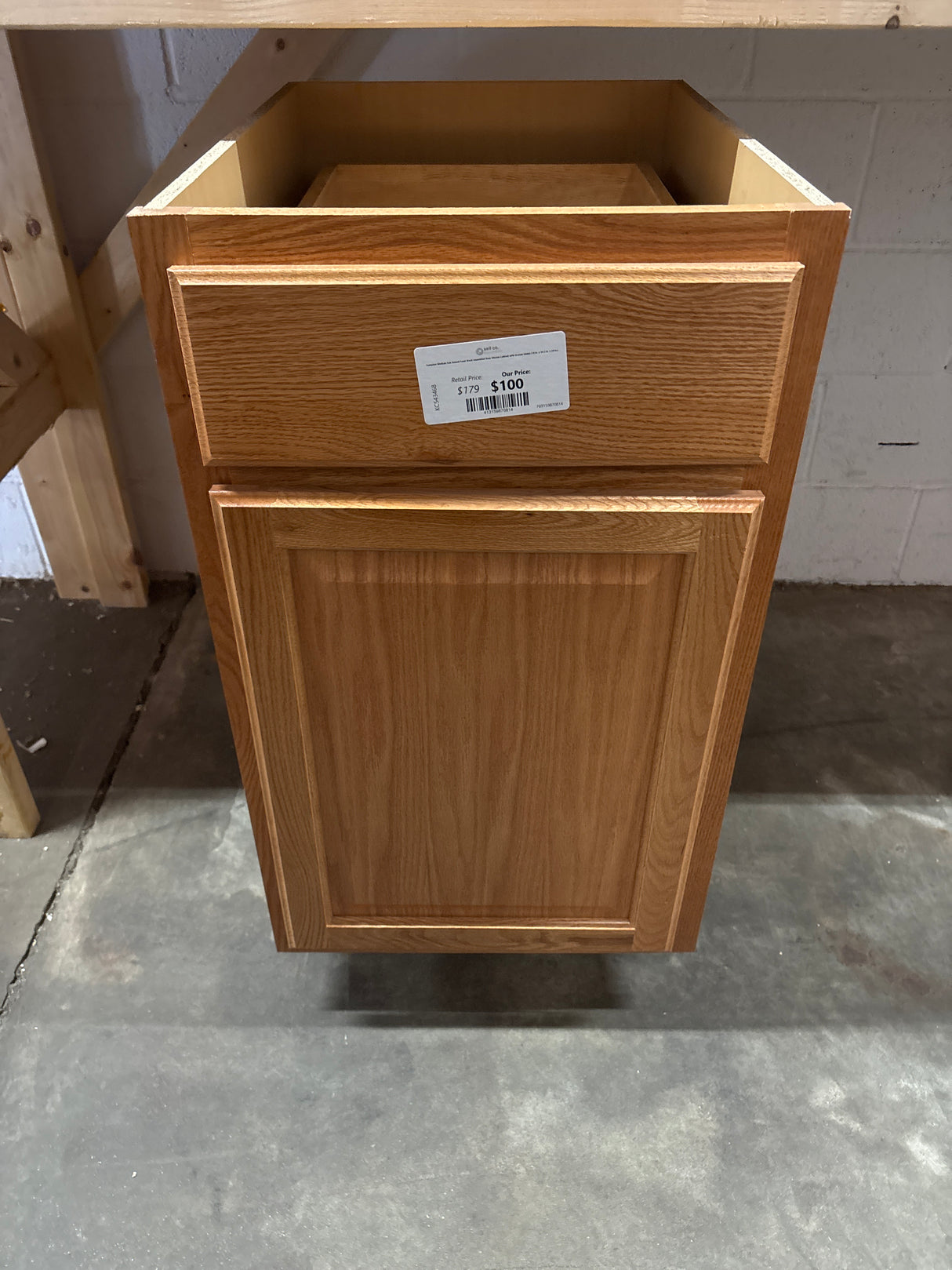 Hampton Medium Oak Raised Panel Stock Assembled Base Kitchen Cabinet with Drawer Glides (18 in. x 34.5 in. x 24 in.)