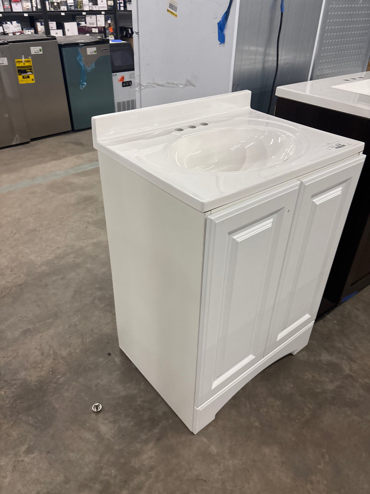 Everdean 25 in. W x 19 in. D x 34 in. H Single Sink Freestanding Bath Vanity in White with White Cultured Marble Top