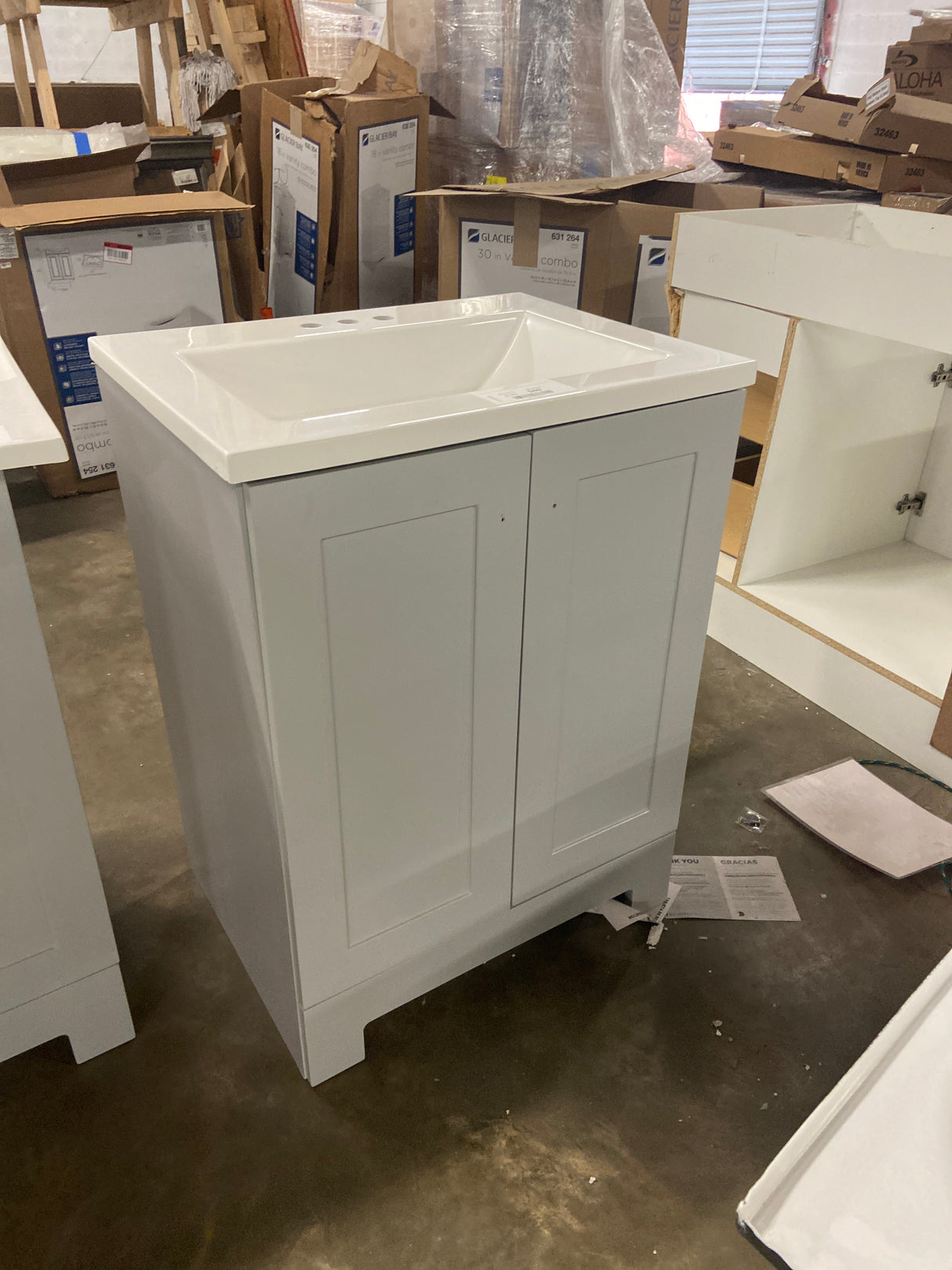 24 in. W x 19 in. D x 33 in. H Single Sink Freestanding Bath Vanity in Pearl Gray with White Cultured Marble Top