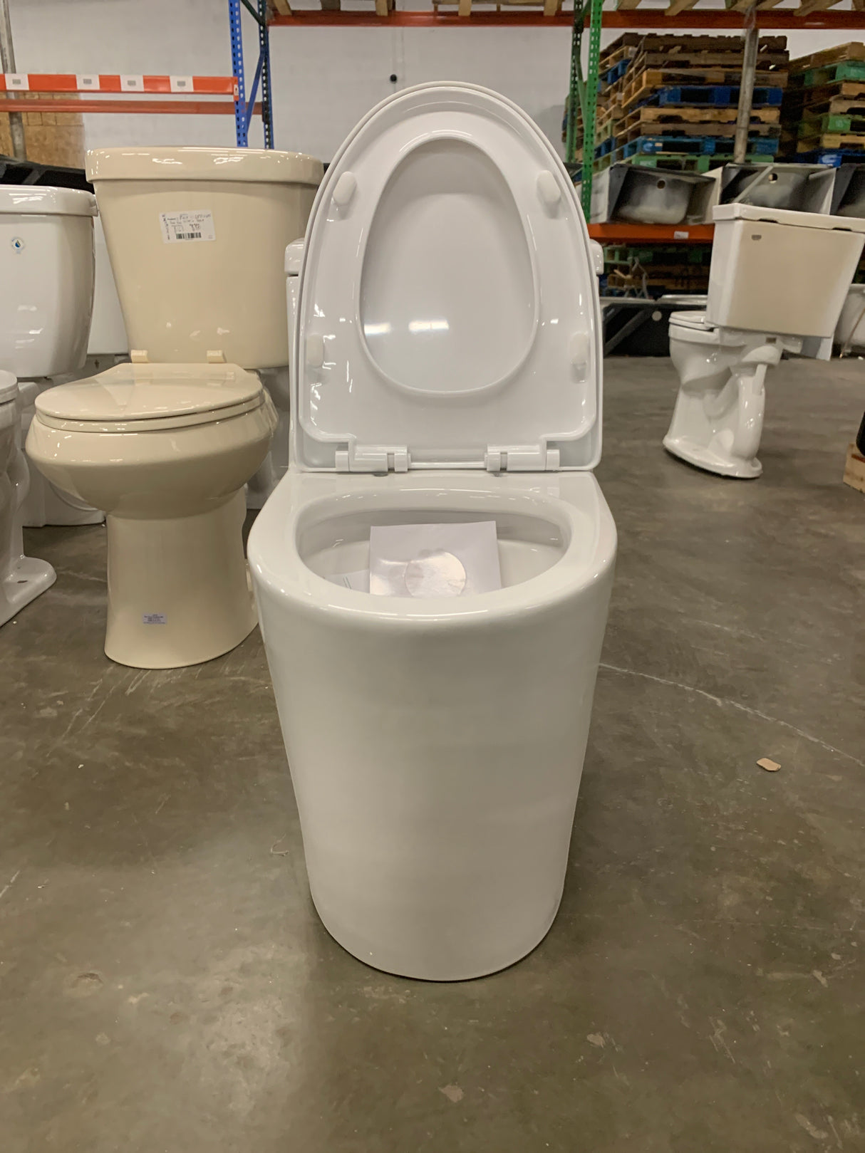 1-Piece Modern 1.28 GPF Single Flush Siphon Elongated ADA Chair Height Toilet Soft Closing Seat in Crisp White