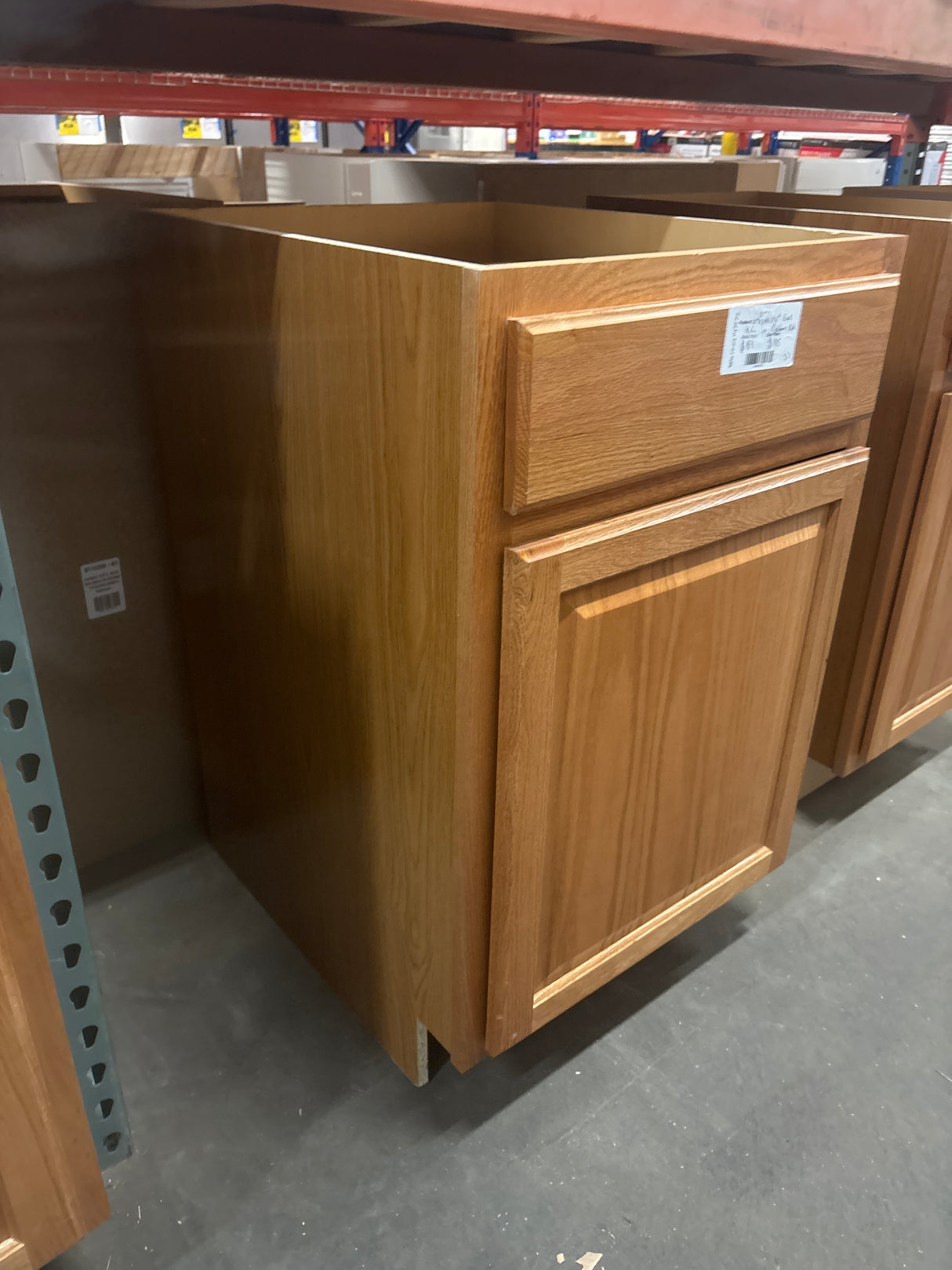 Hampton 21 in. W x 24 in. D x 34.5 in. H Assembled Base Kitchen Cabinet in Medium Oak with Ball-Bearing Drawer Glides