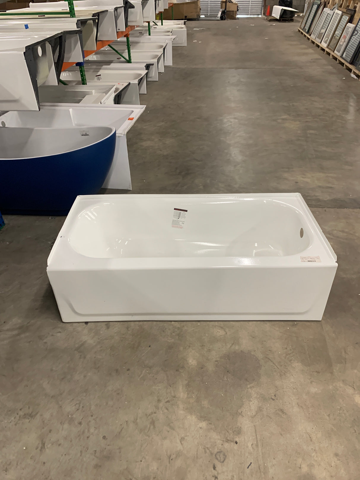 Maui 60 in. x 30 in. Soaking Bathtub with Right Drain in White