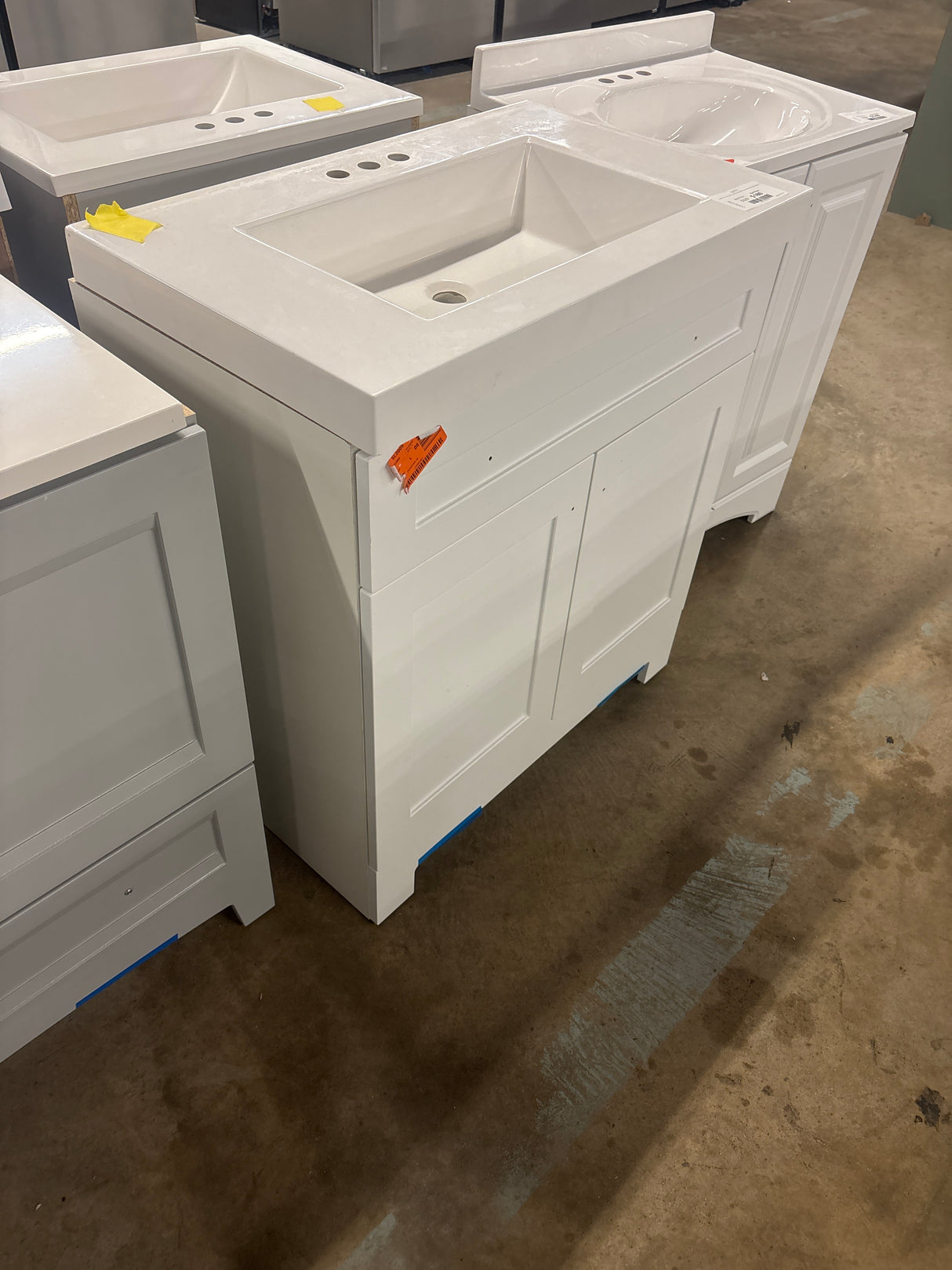 Everdean 31 in. W x 19 in. D x 34 in. H Single Sink Freestanding Bath Vanity in White with White Cultured Marble Top