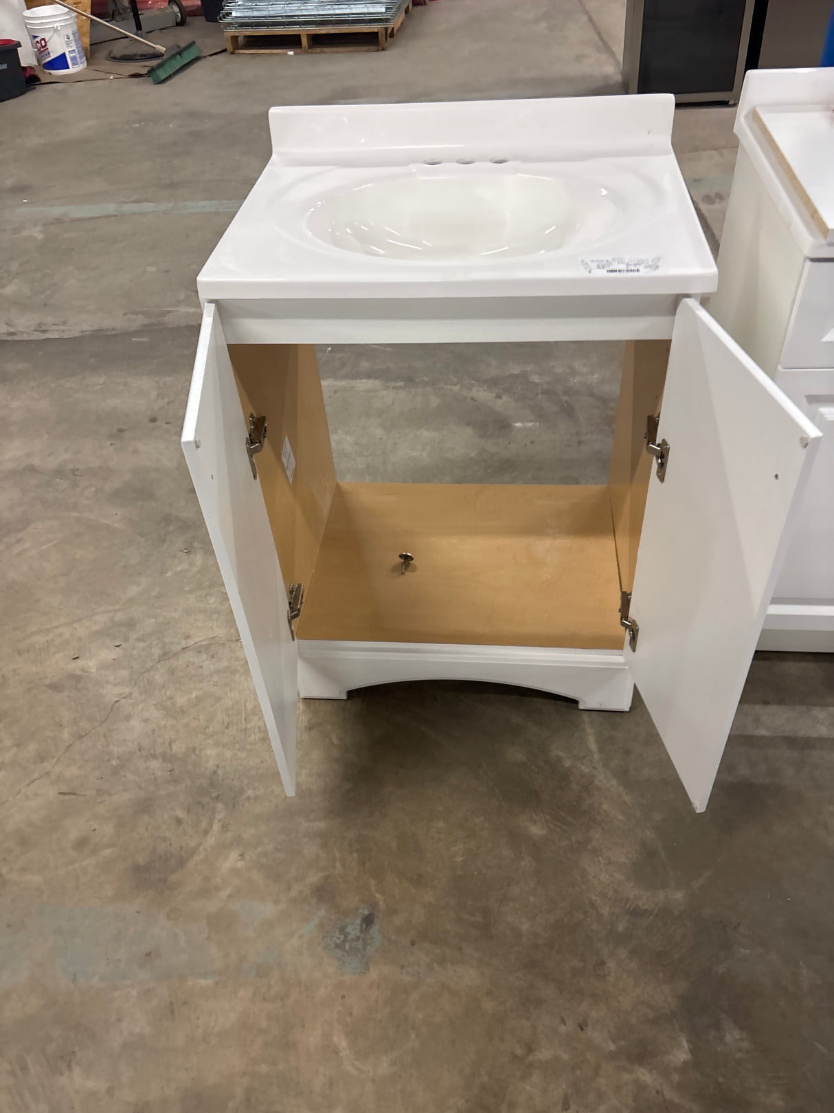 Everdean 25 in. W x 19 in. D x 34 in. H Single Sink Freestanding Bath Vanity in White with White Cultured Marble Top