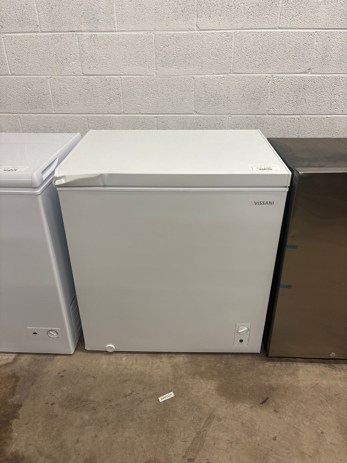 7.0 cu. ft. Manual Defrost Chest Freezer with LED Light in White Garage Ready