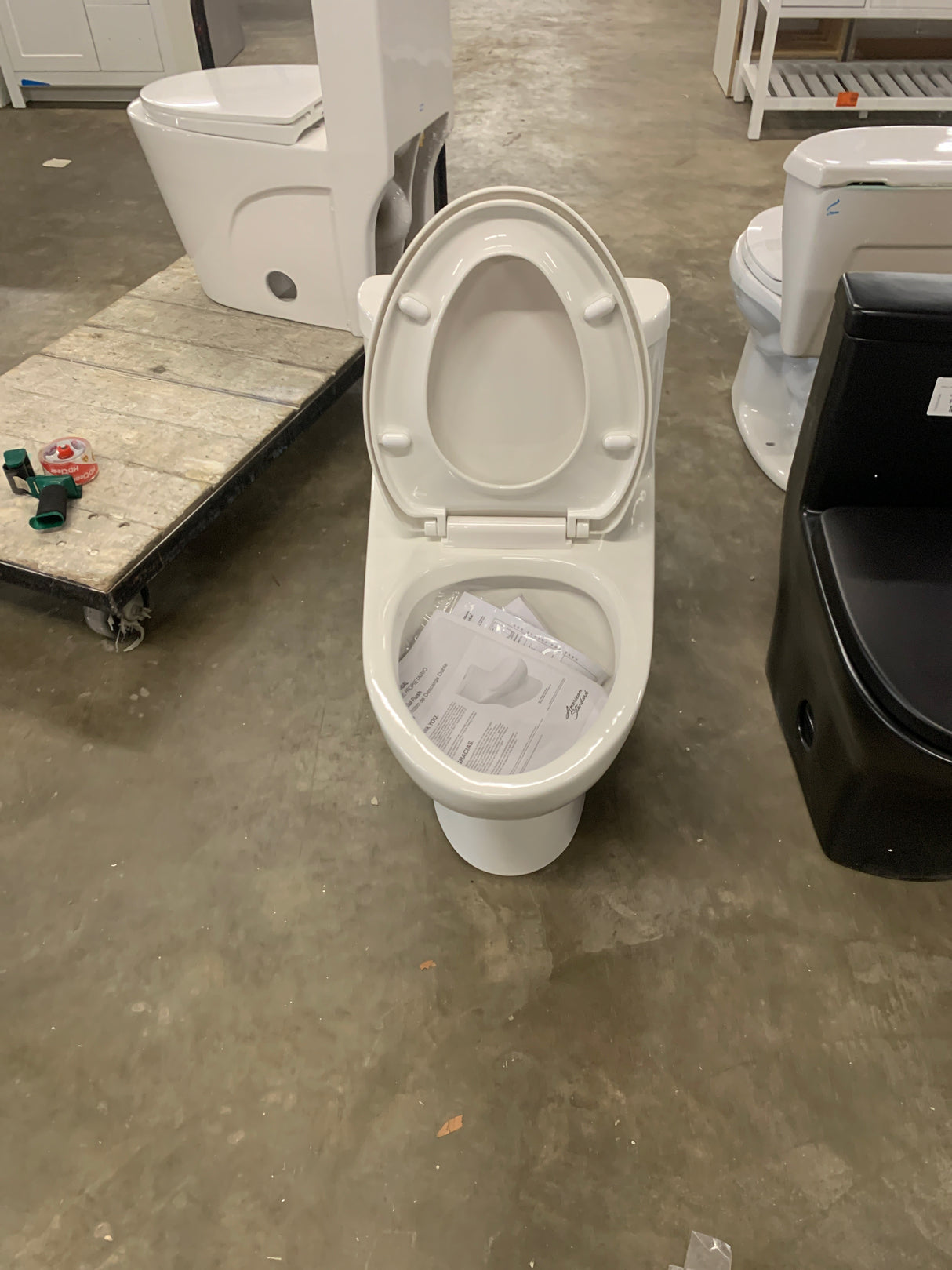 Tofino Complete 1-Piece 1.1 GPF Dual Flush Elongated Toilet in White with Slow Close Seat