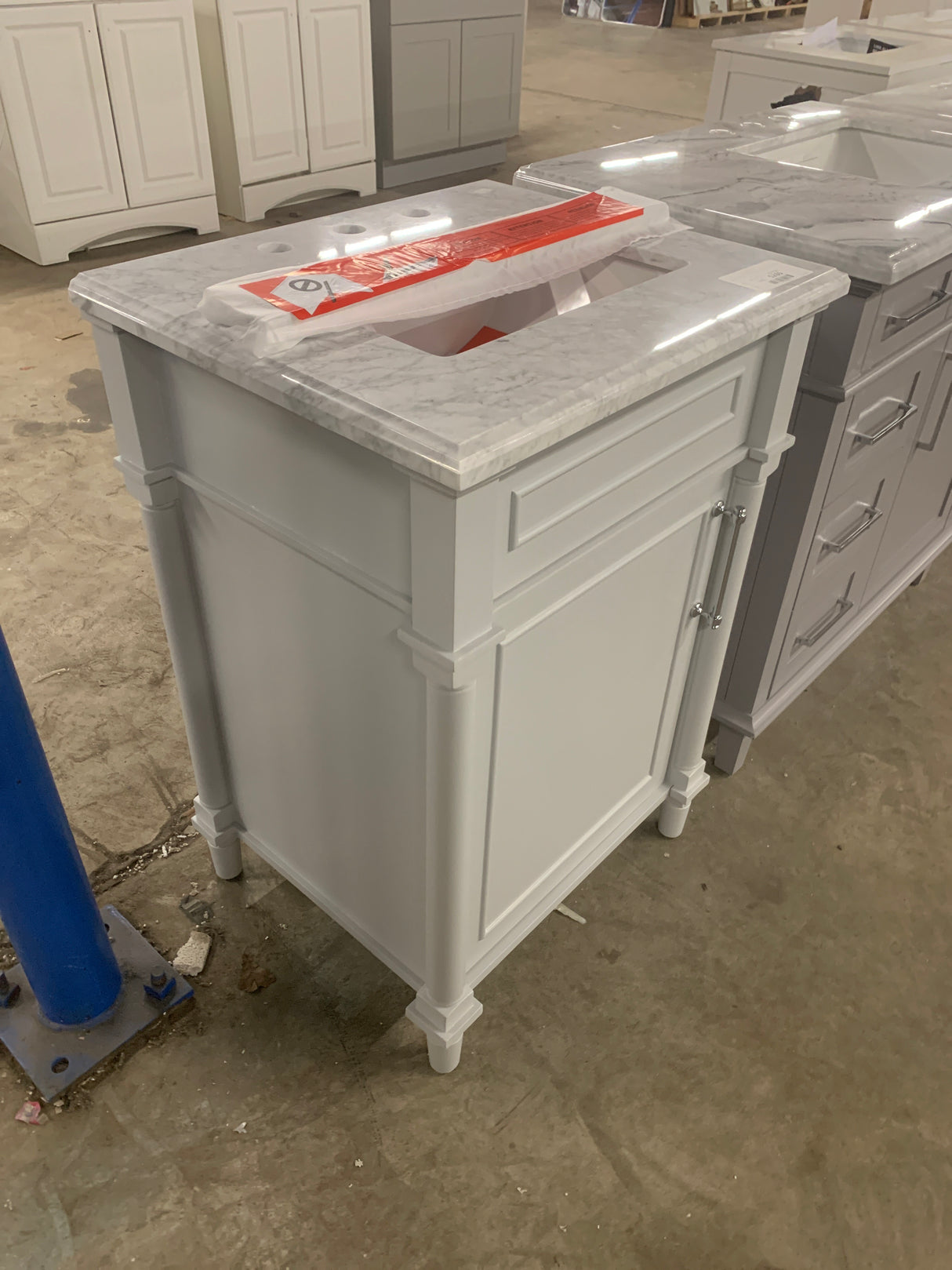 Aberdeen 24 in. Single Sink Freestanding Dove Gray Bath Vanity with Carrara Marble Top (Assembled)
