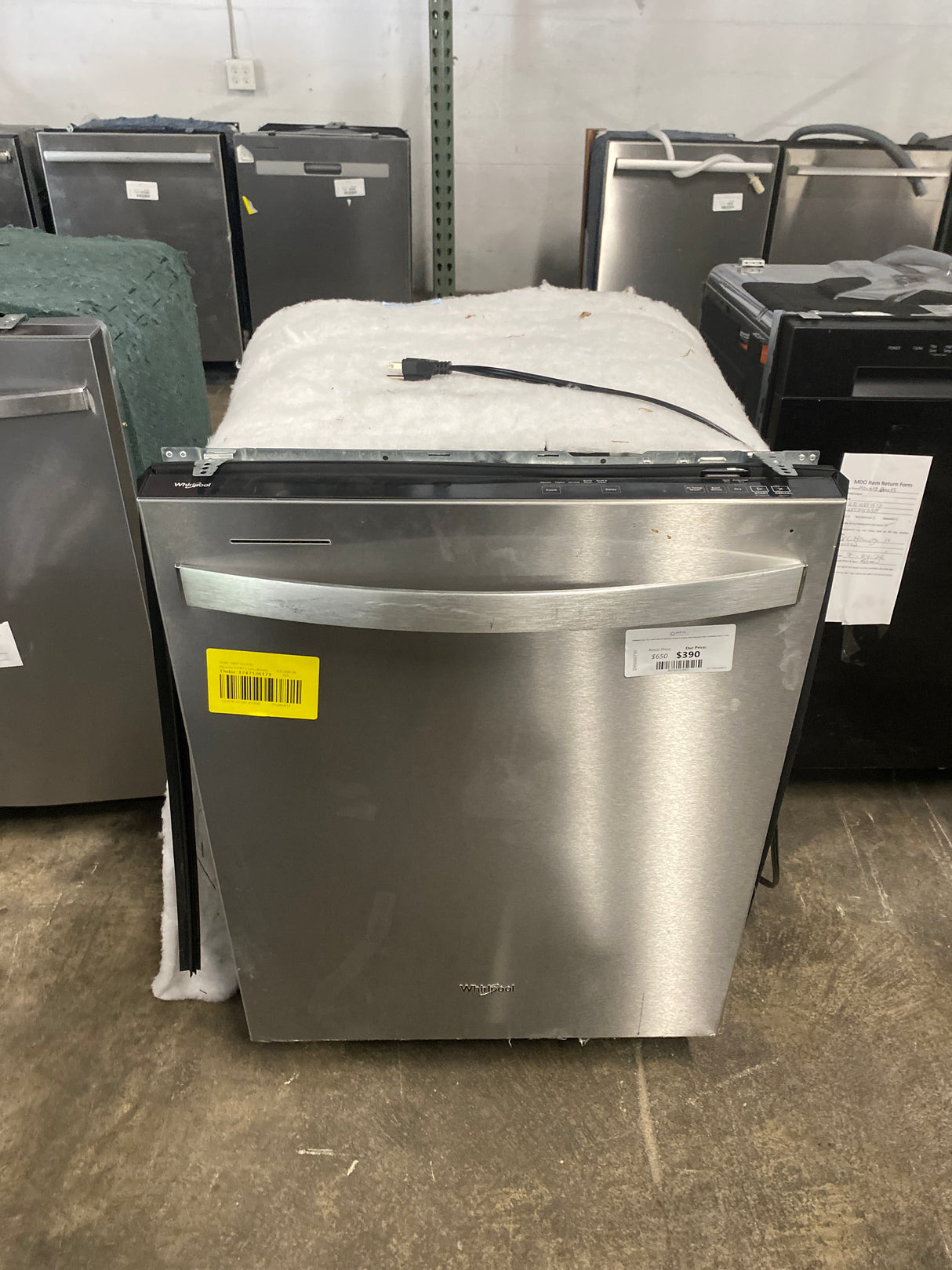 Whirlpool 24 in. Top Control Built-In Fingerprint Resistant Stainless Steel Dishwasher with AI Intelligent Wash, 47 dBA
