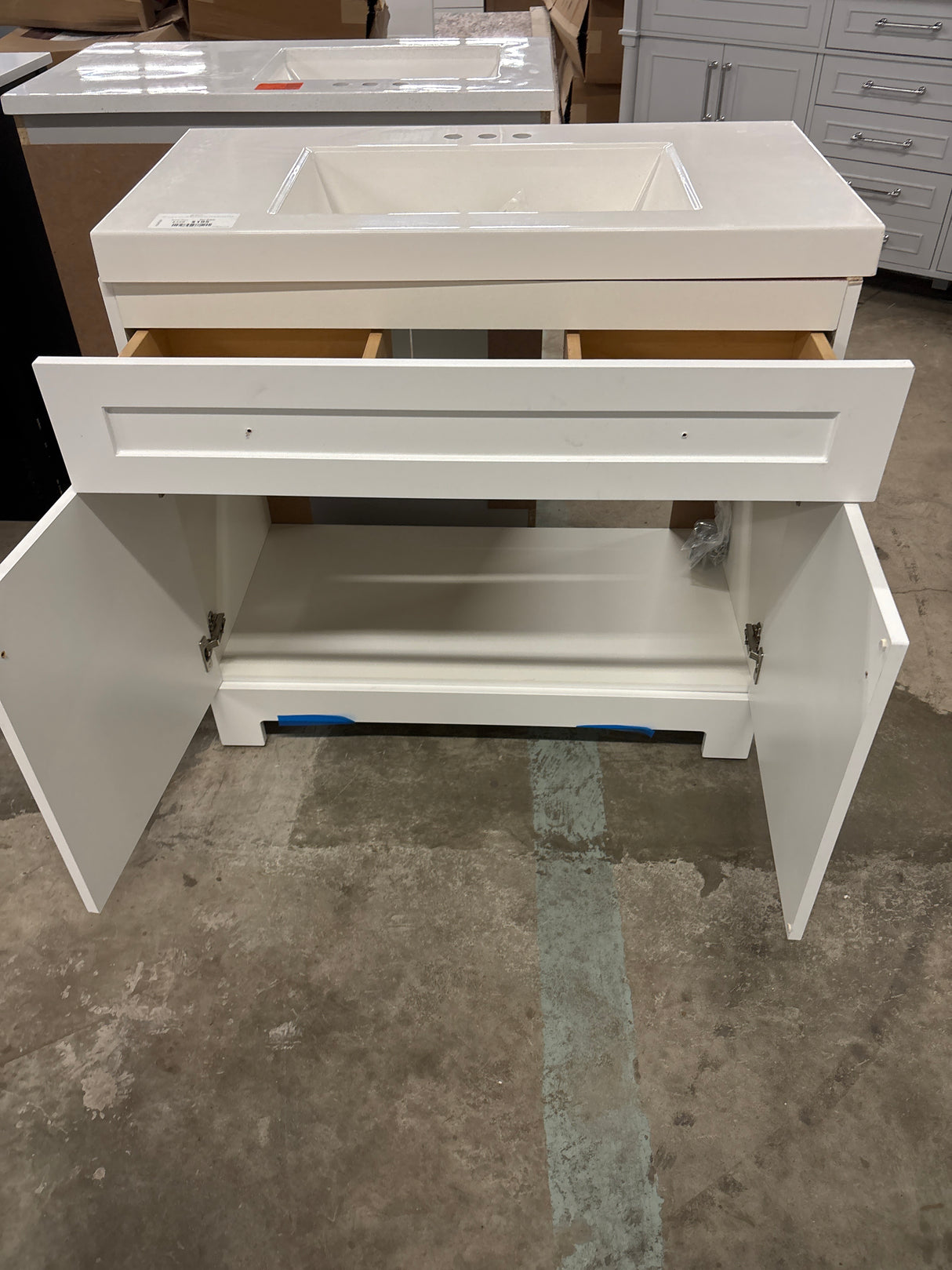 Everdean 37 in. W x 19 in. D x 34 in. H Single Sink Freestanding Bath Vanity in White with White Cultured Marble Top