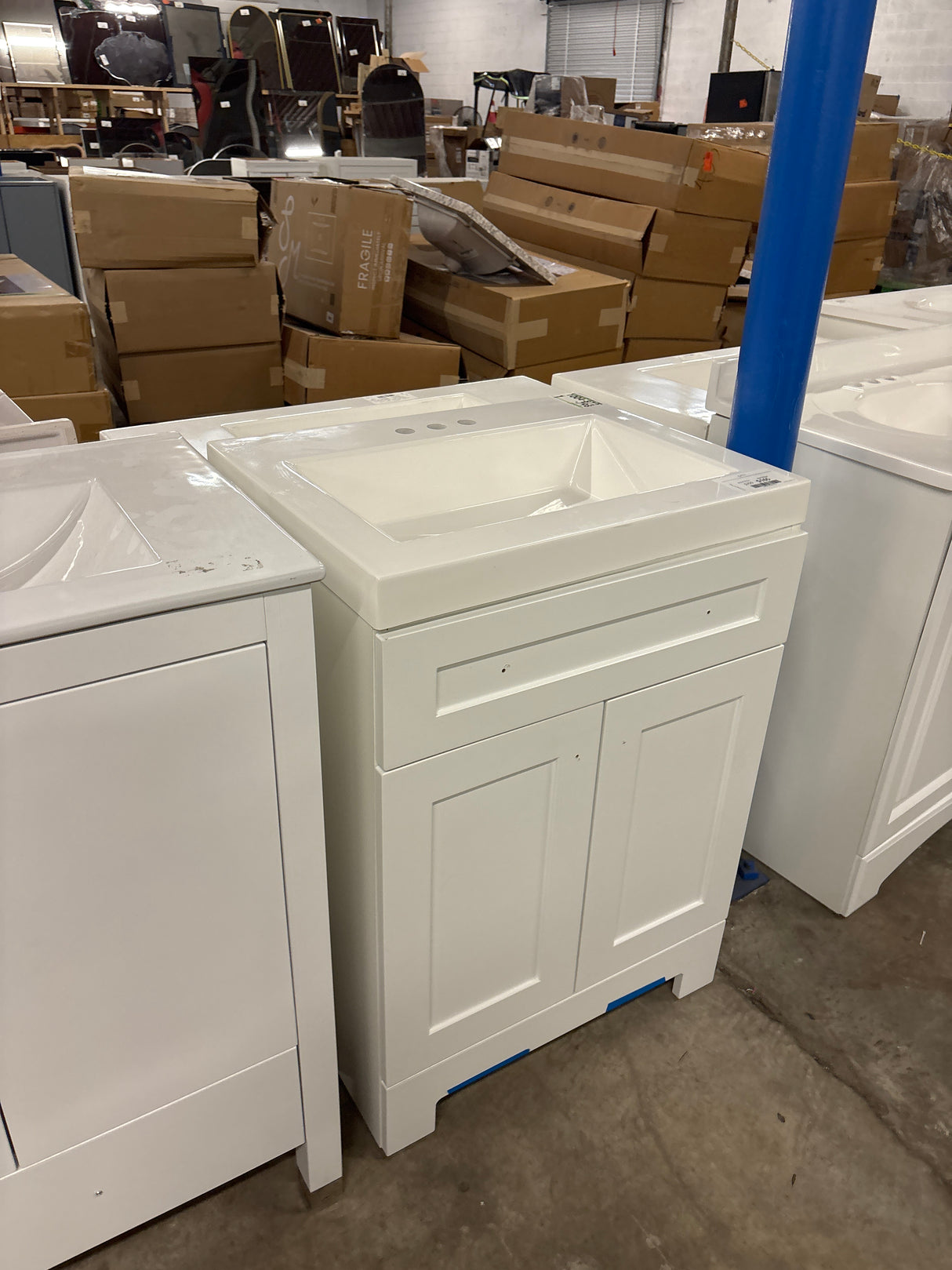 Everdean 25 in. W x 19 in. D x 34 in. H Single Sink Freestanding Bath Vanity in White with White Cultured Marble Top