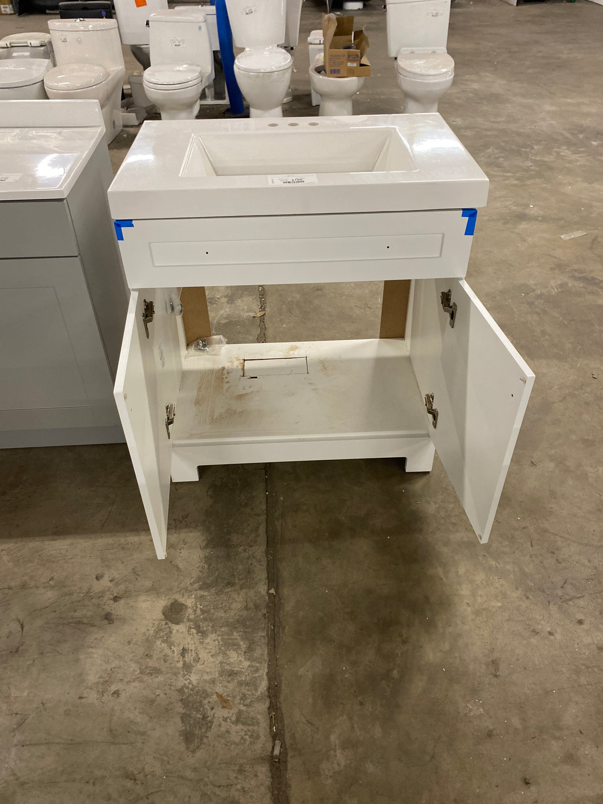 Everdean 31 in. W x 19 in. D x 34 in. H Single Sink Freestanding Bath Vanity in White with White Cultured Marble Top