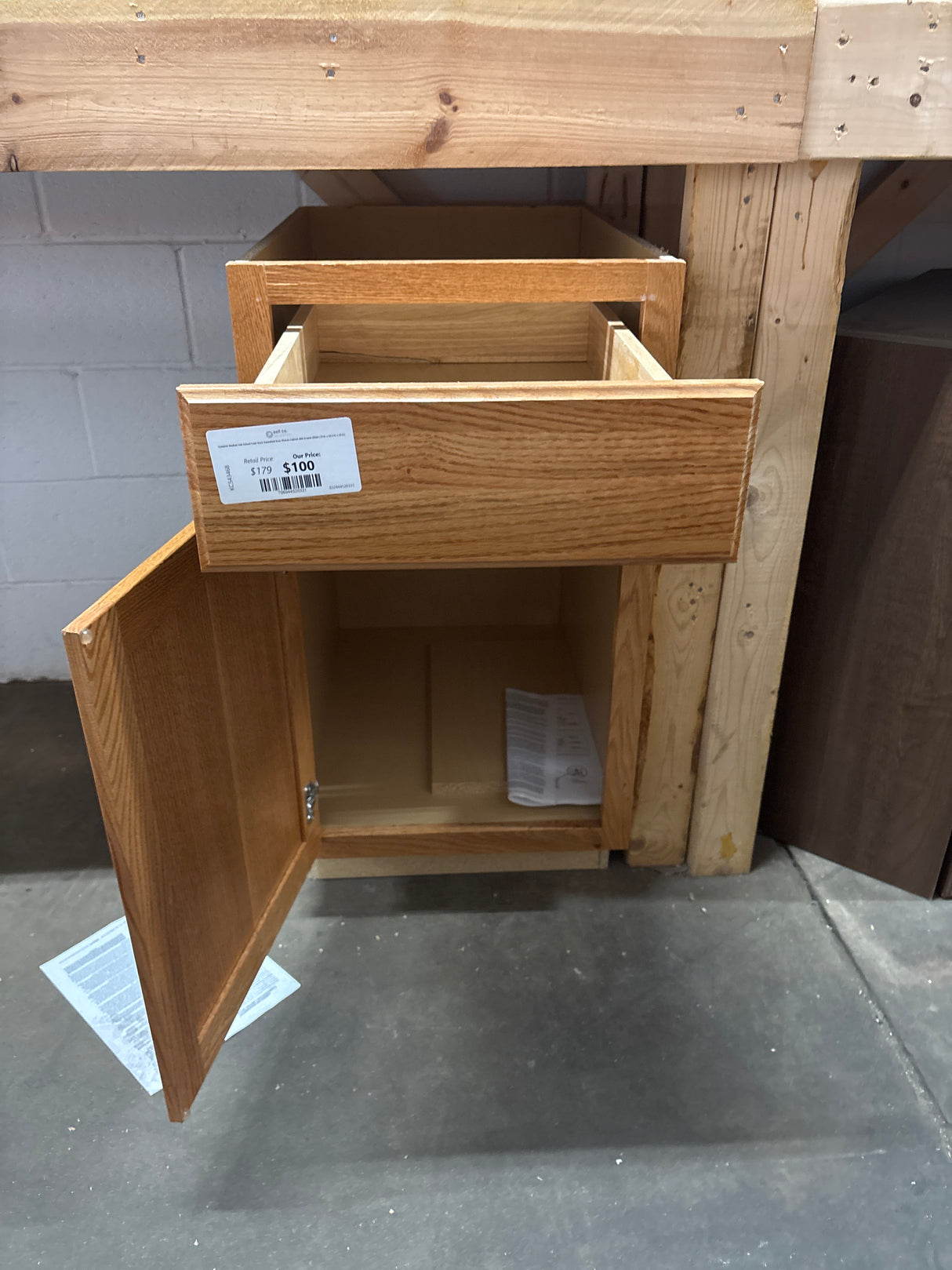 Hampton Medium Oak Raised Panel Stock Assembled Base Kitchen Cabinet with Drawer Glides (18 in. x 34.5 in. x 24 in.)