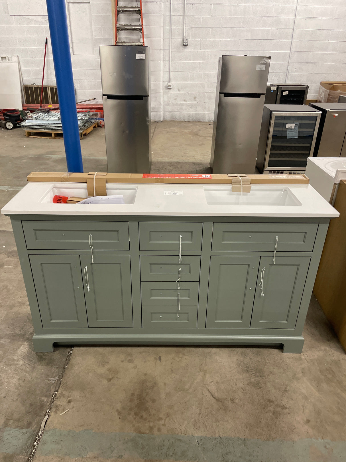 Doveton 60 in. Double Sink i Green Bath Vanity with White Engineered Stone Top (Assembled)