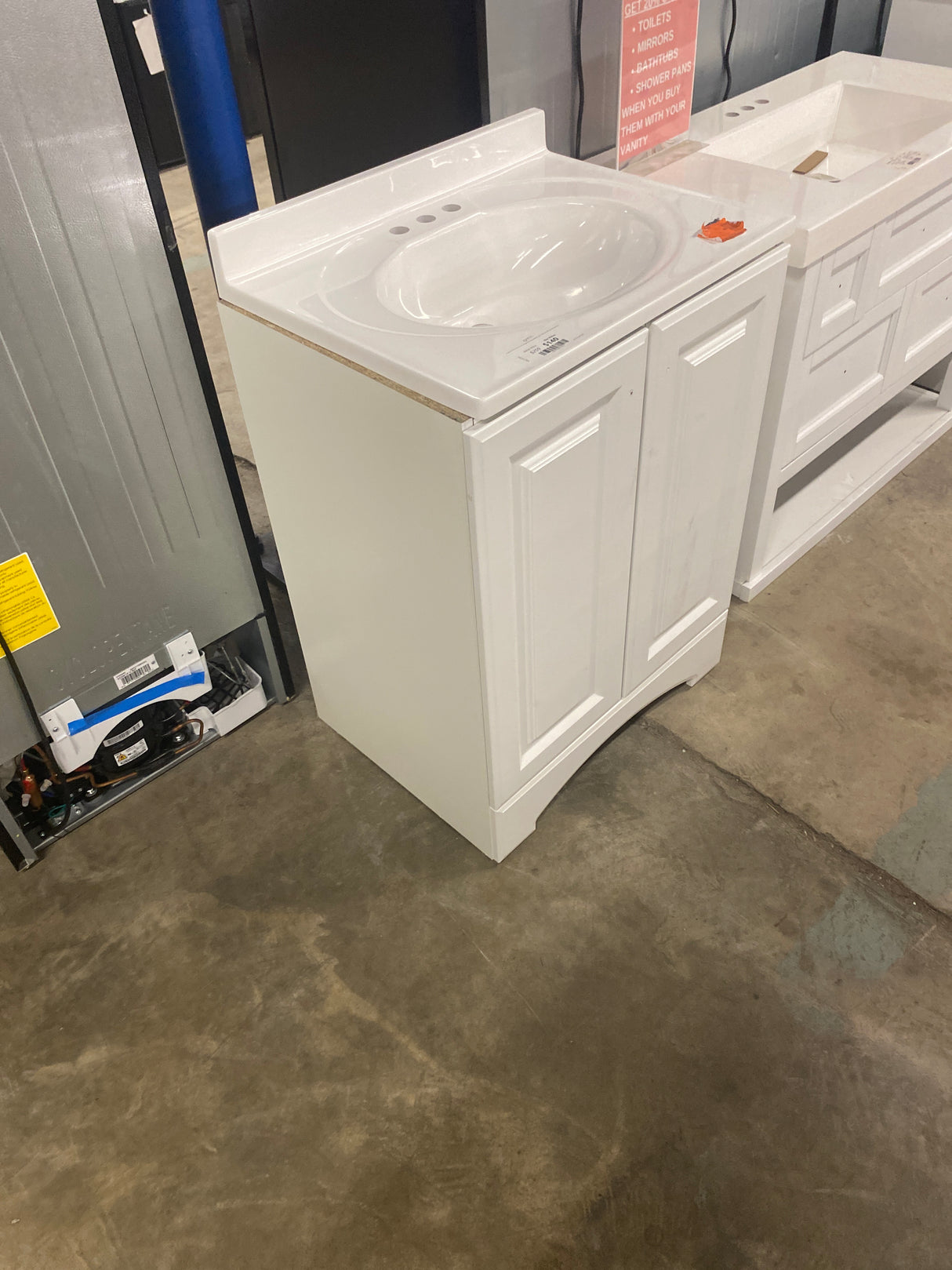 Everdean 25 in. W x 19 in. D x 34 in. H Single Sink Freestanding Bath Vanity in White with White Cultured Marble Top