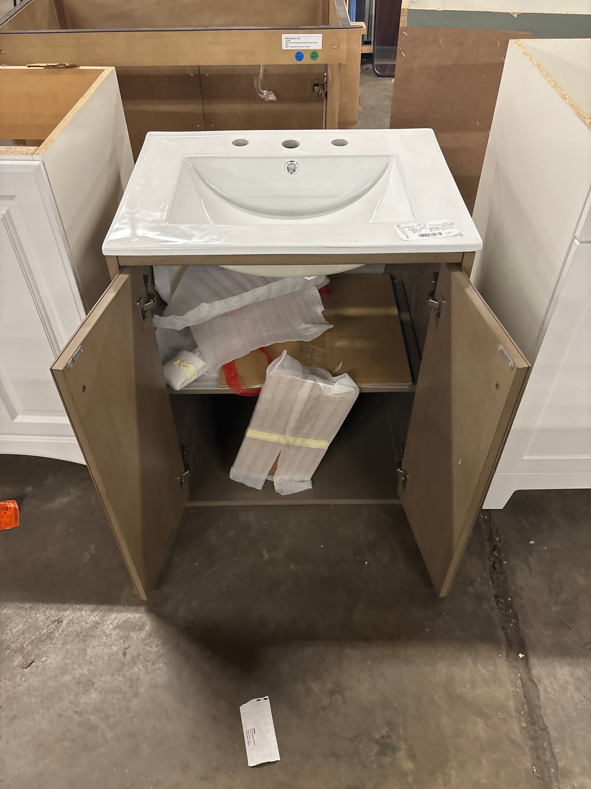 Chianti 23.63 in. W x 18.1 in. D x 27.5 in. H Single Bath Vanity Cabinet With Top in Walnut Whisper