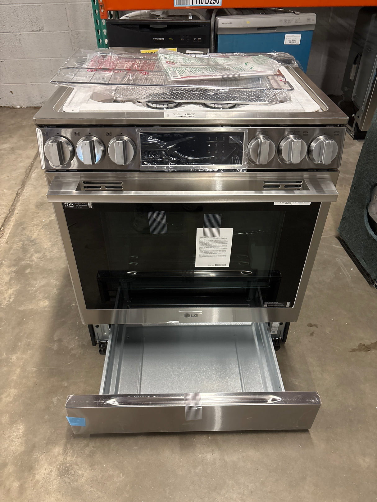 LG 6.3 cu. ft. GAS Single Smart Oven Range ProBake Convection and Premium Handle