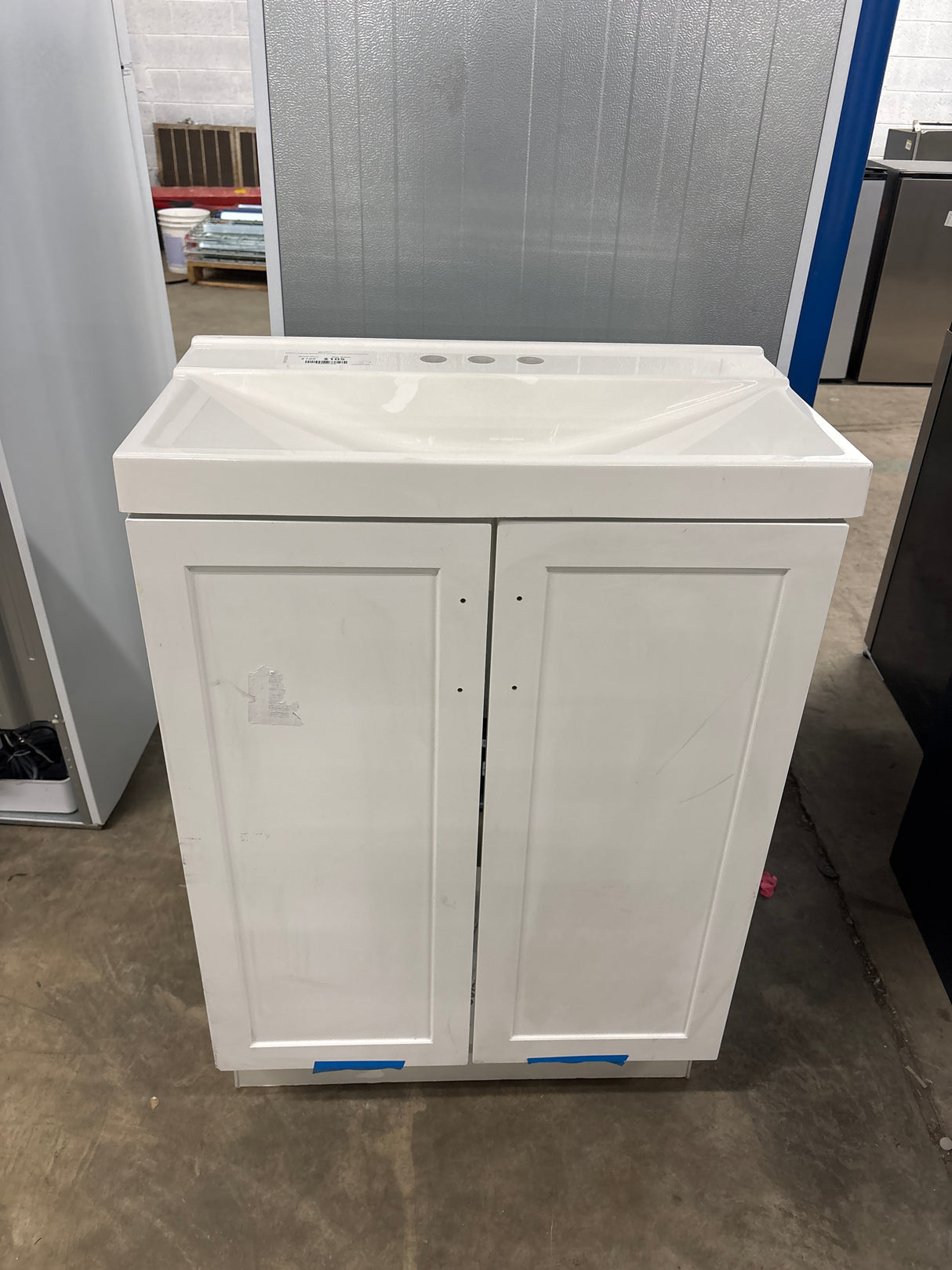 Penlee 25 in. Single Sink White Bath Vanity with White Cultured Marble Top (Assembled)