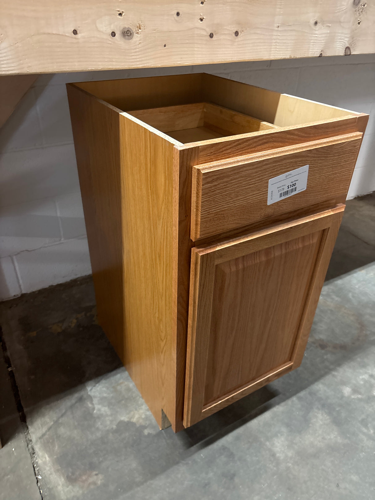 Hampton Medium Oak Raised Panel Stock Assembled Base Kitchen Cabinet with Drawer Glides (18 in. x 34.5 in. x 24 in.)