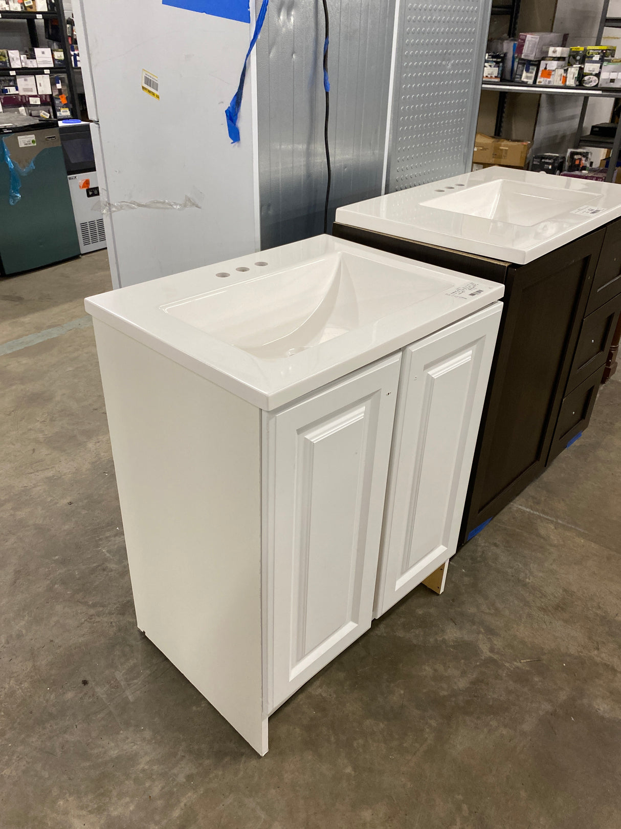Everdean 25 in. W x 19 in. D x 34 in. H Single Sink Freestanding Bath Vanity in White with White Cultured Marble Top