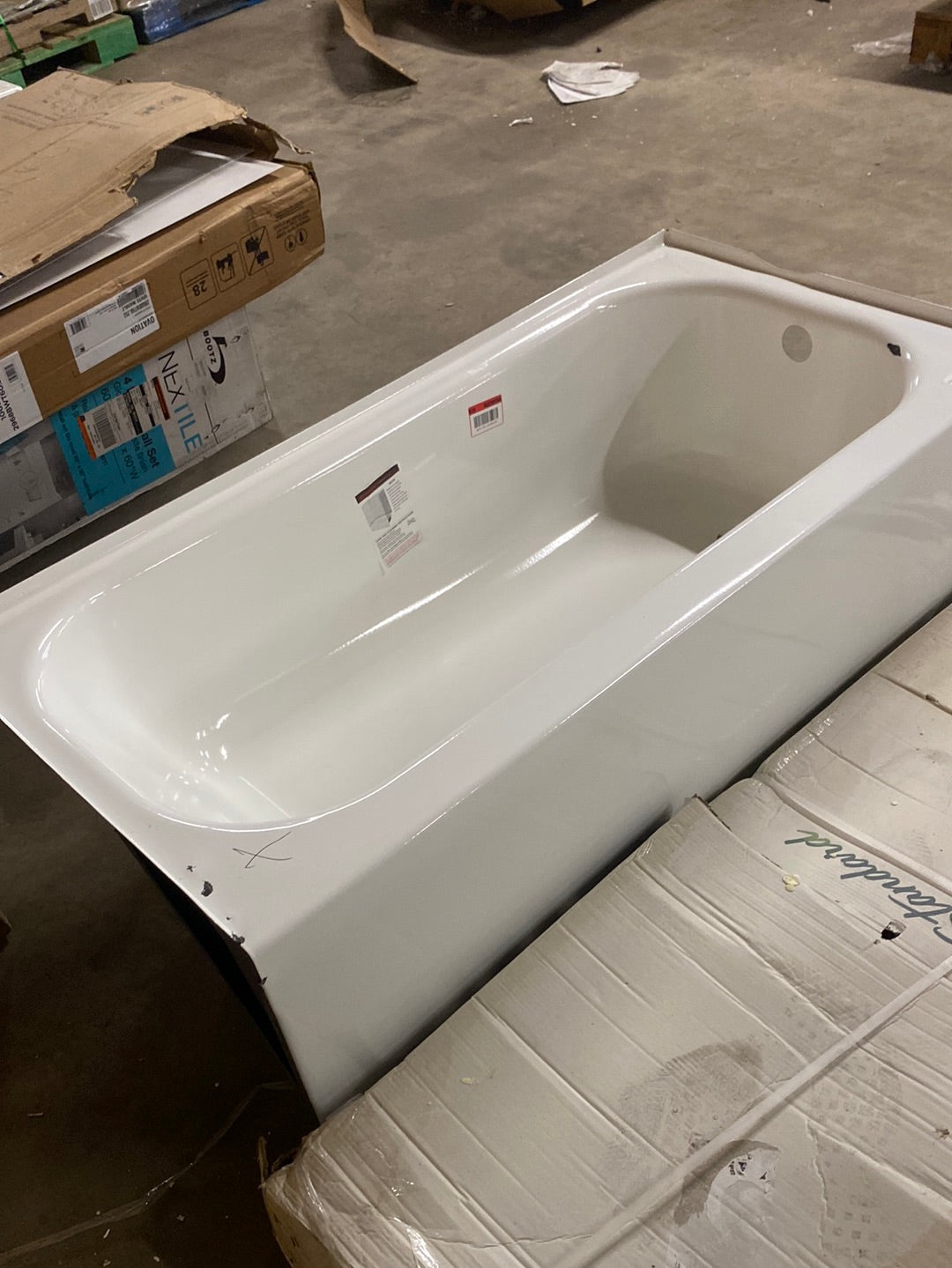 Maui 60 in. x 30 in. Soaking Bathtub with Right Drain in White