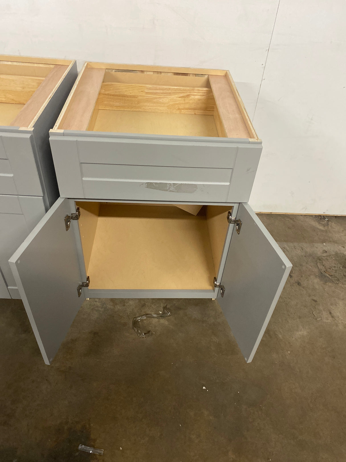 Arlington Veiled Gray Plywood Shaker Stock Assembled Base Kitchen Cabinet Soft Close 24 in. W x 24 in. D x 34.5 in. H