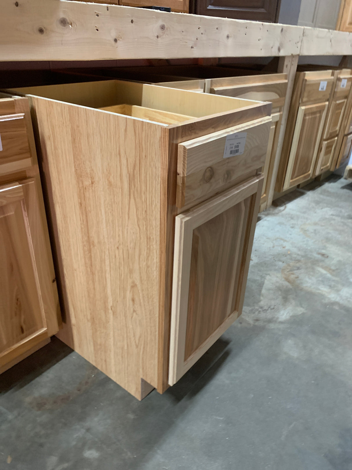 Hampton Assembled 18x34.5x24 in. Base Kitchen Cabinet with Ball-Bearing Drawer Glides in Natural Hickory
