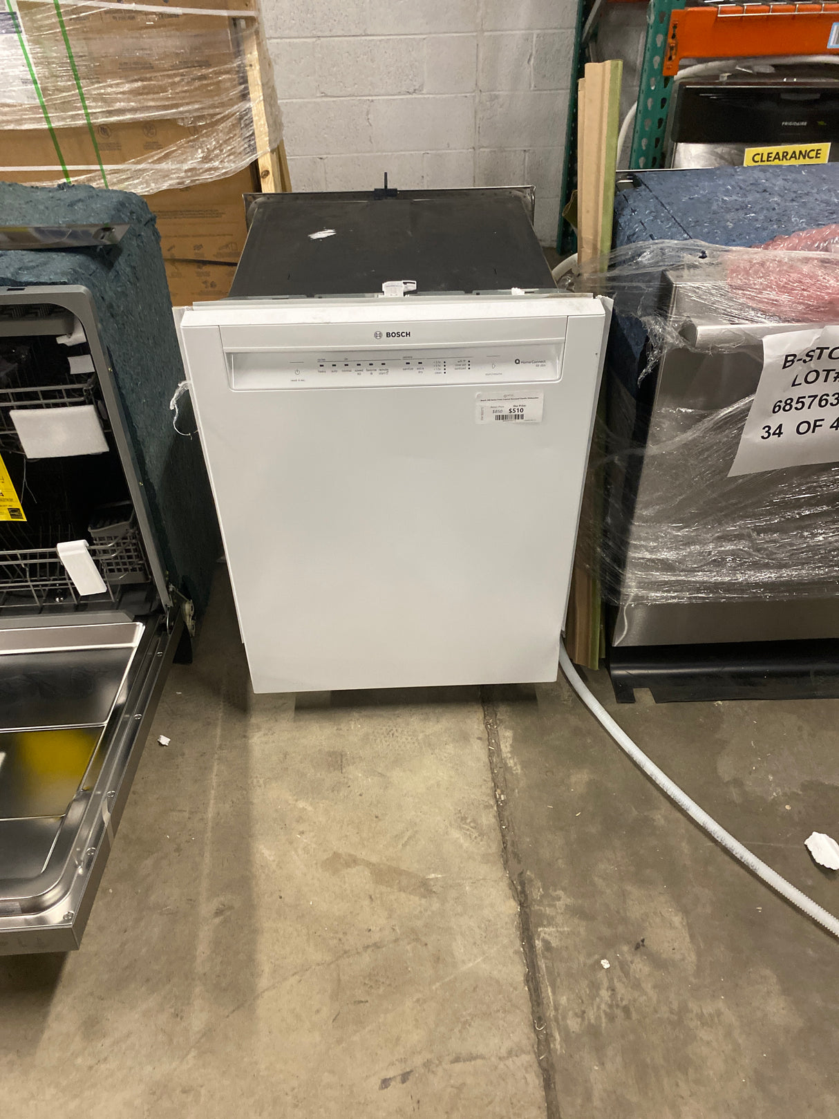 Bosch 300 Series Front Control Recessed Handle Dishwasher