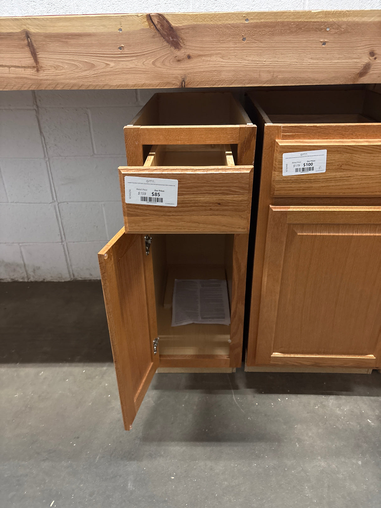 Hampton Assembled 12x34.5x24 in. Base Kitchen Cabinet with Ball-Bearing Drawer Glides in Medium Oak